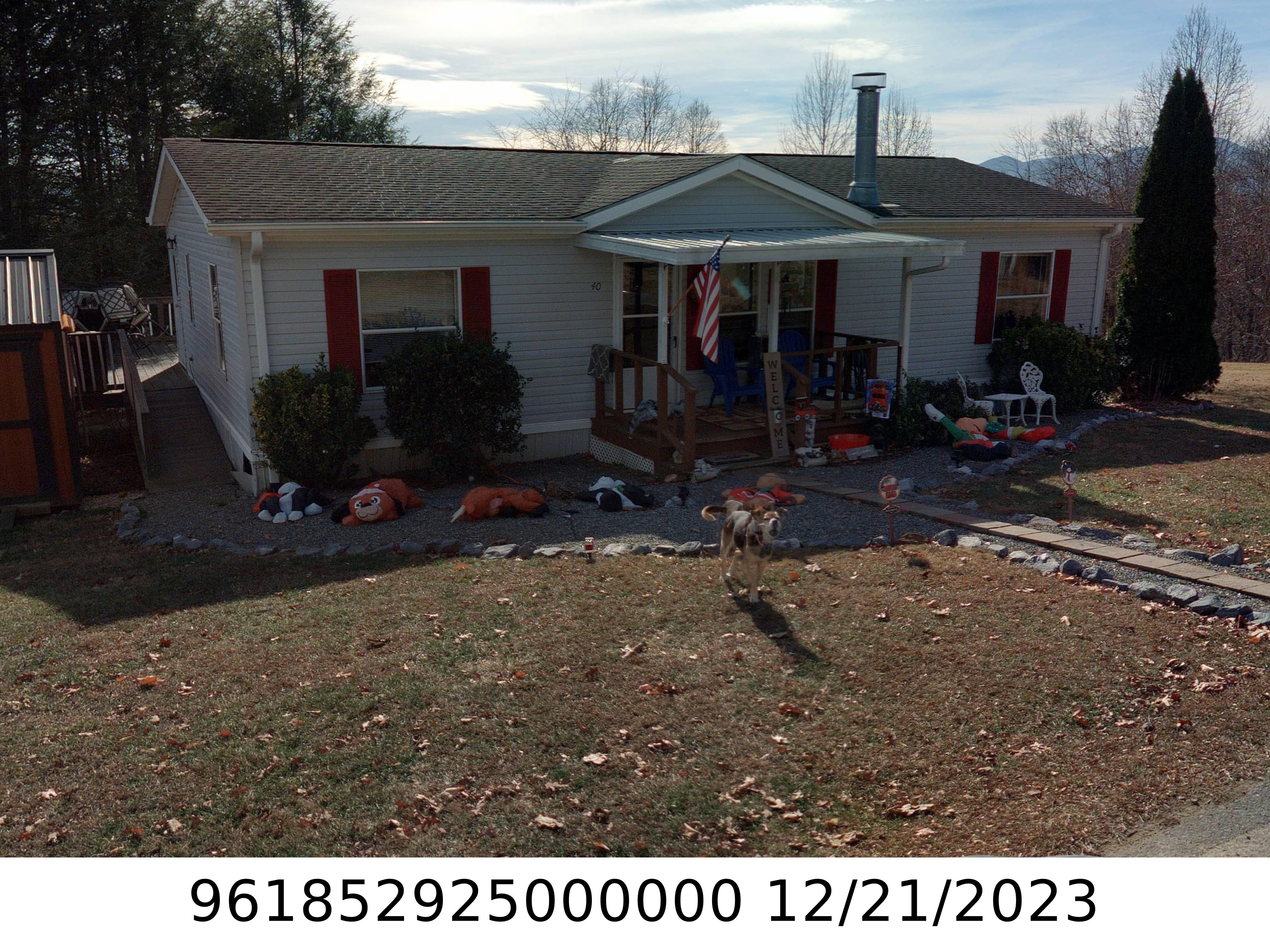 A picture of the property located at 40 SPREADING OAK LN, ASHEVILLE NC 28806.