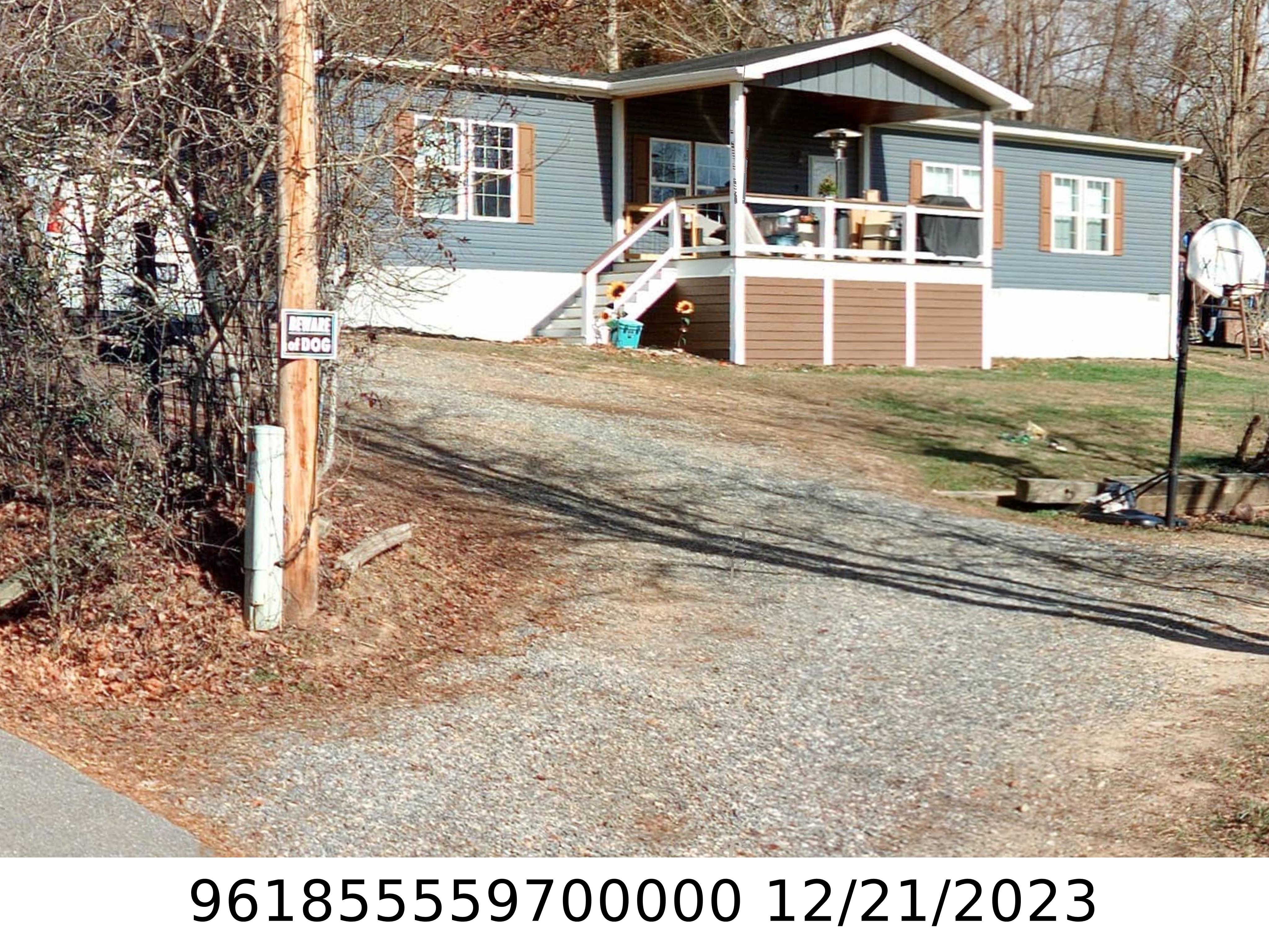 A picture of the property located at 9 DEAVERMONT CIR, ASHEVILLE NC 28806.