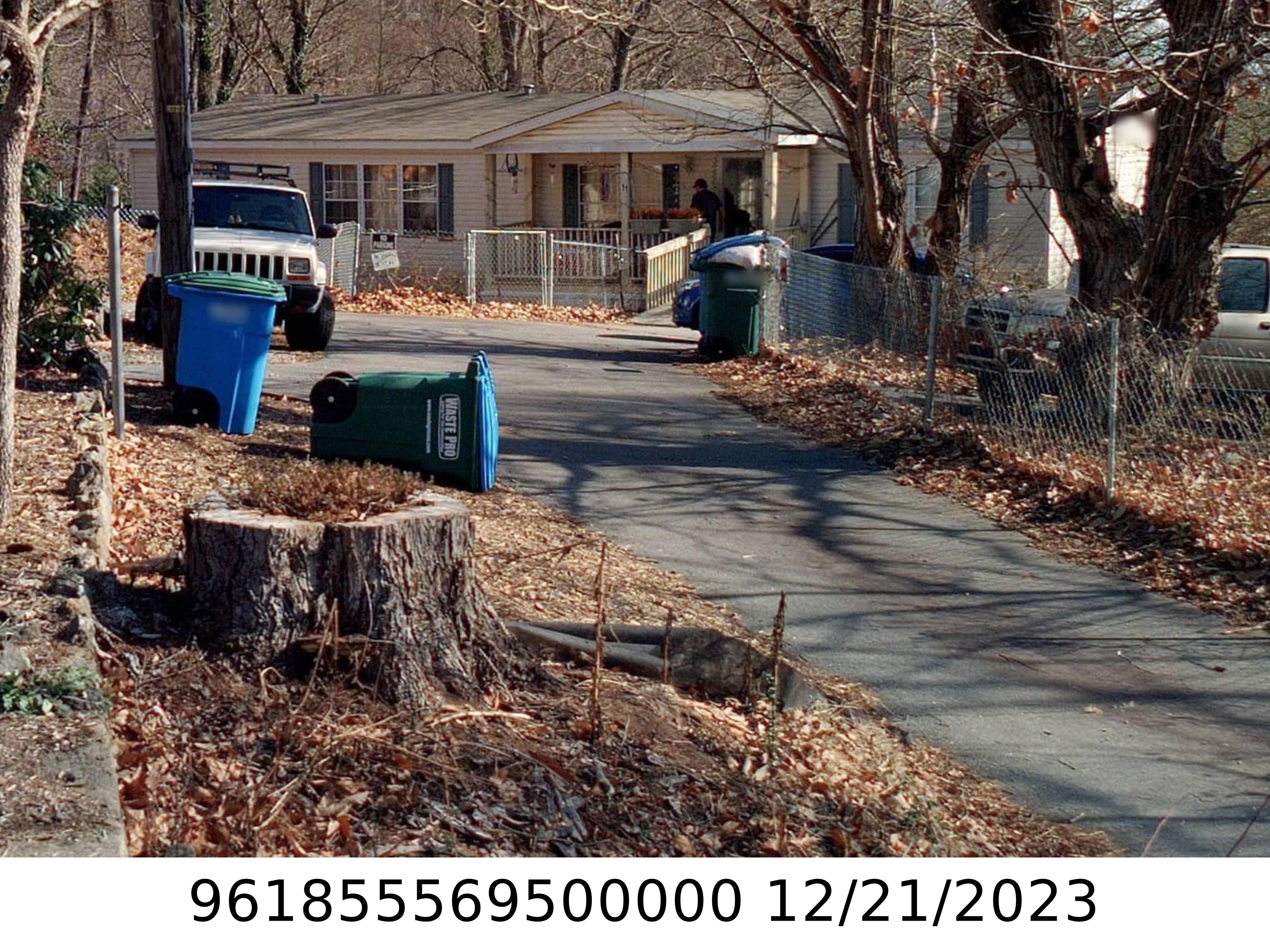 A picture of the property located at 11 DEAVERMONT CIR, ASHEVILLE NC 28806.