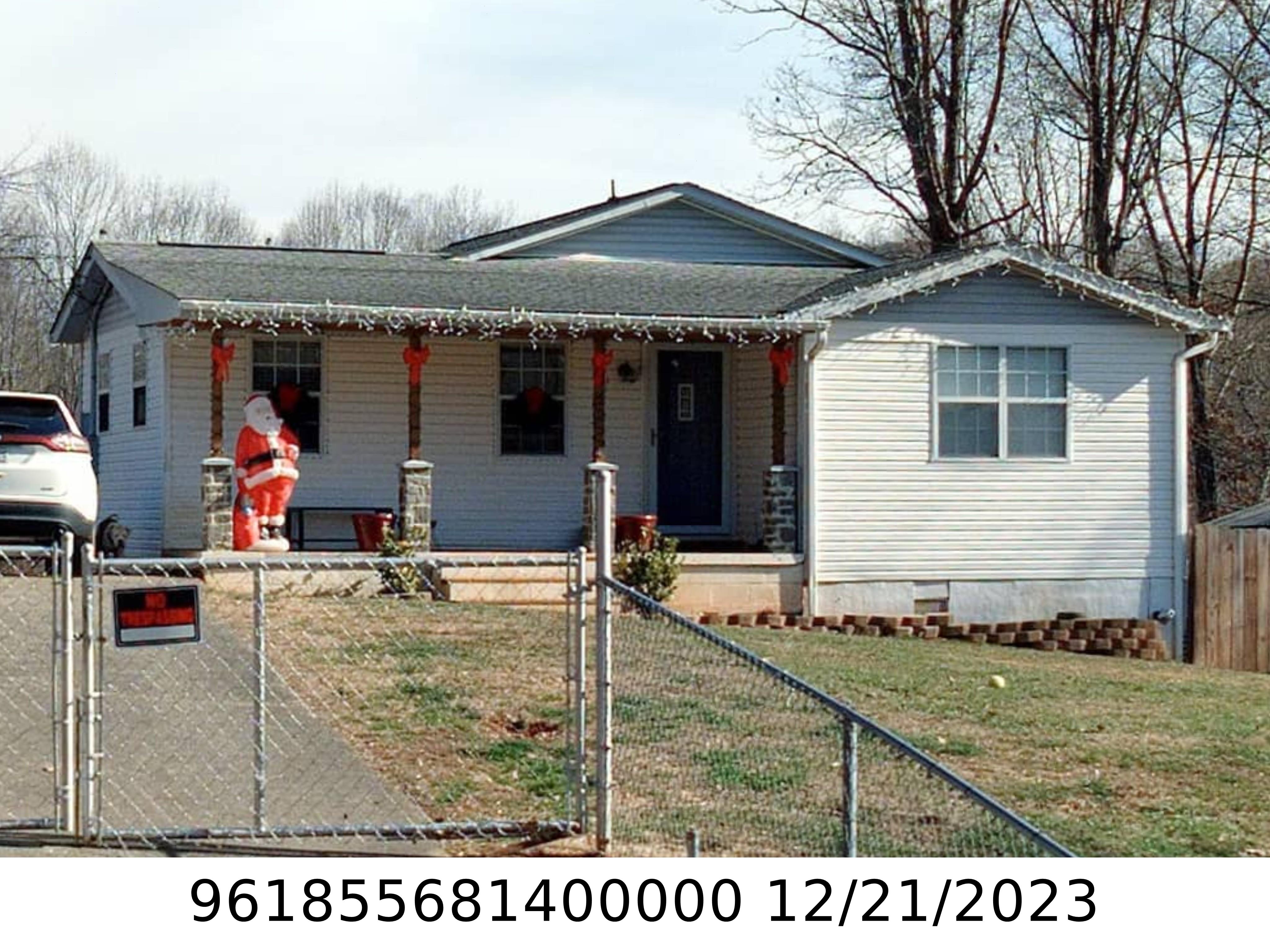 A picture of the property located at 19 DEAVERMONT CIR, ASHEVILLE NC 28806.