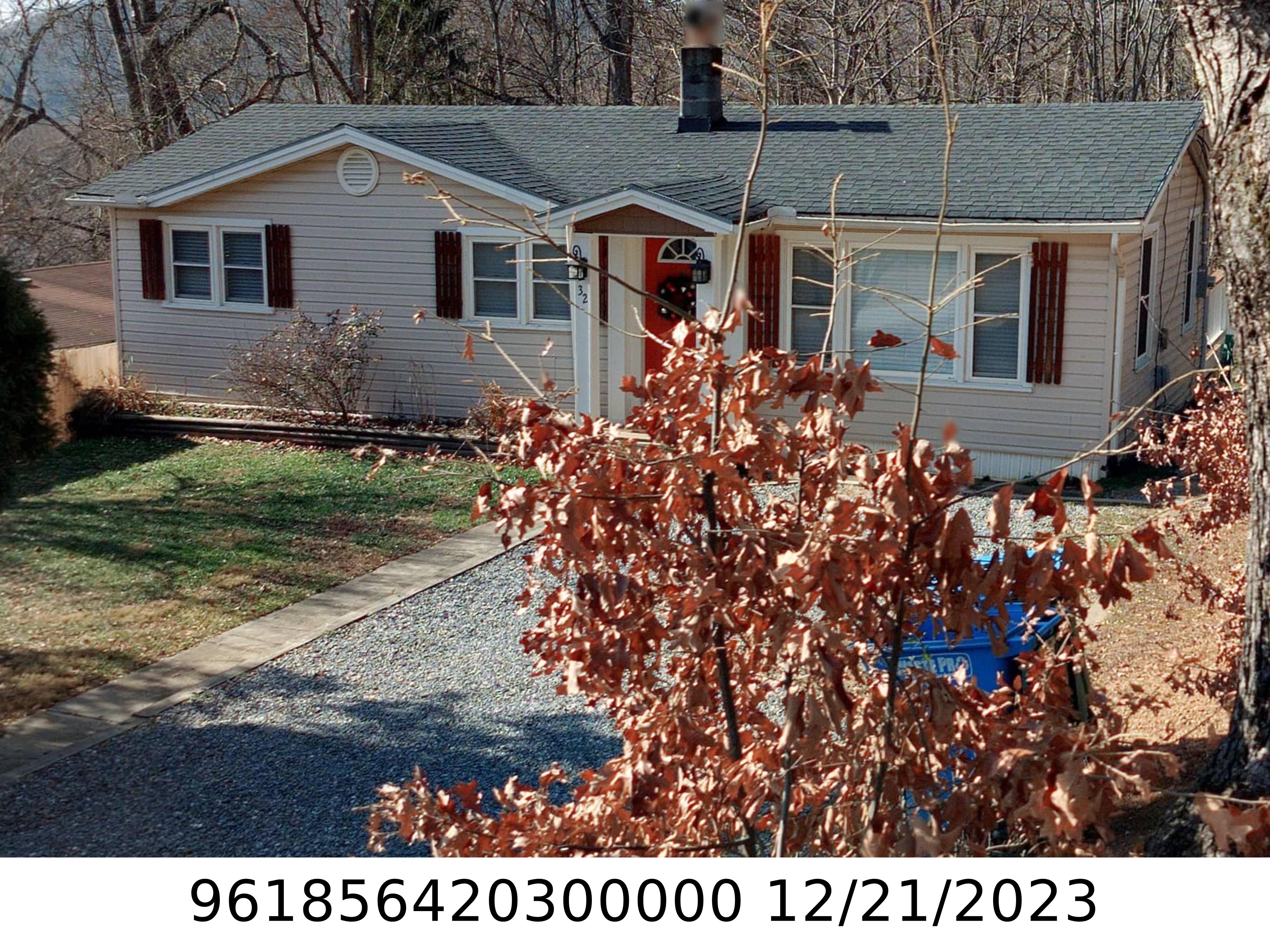 A picture of the property located at 32 DEAVERMONT CIR, ASHEVILLE NC 28806.