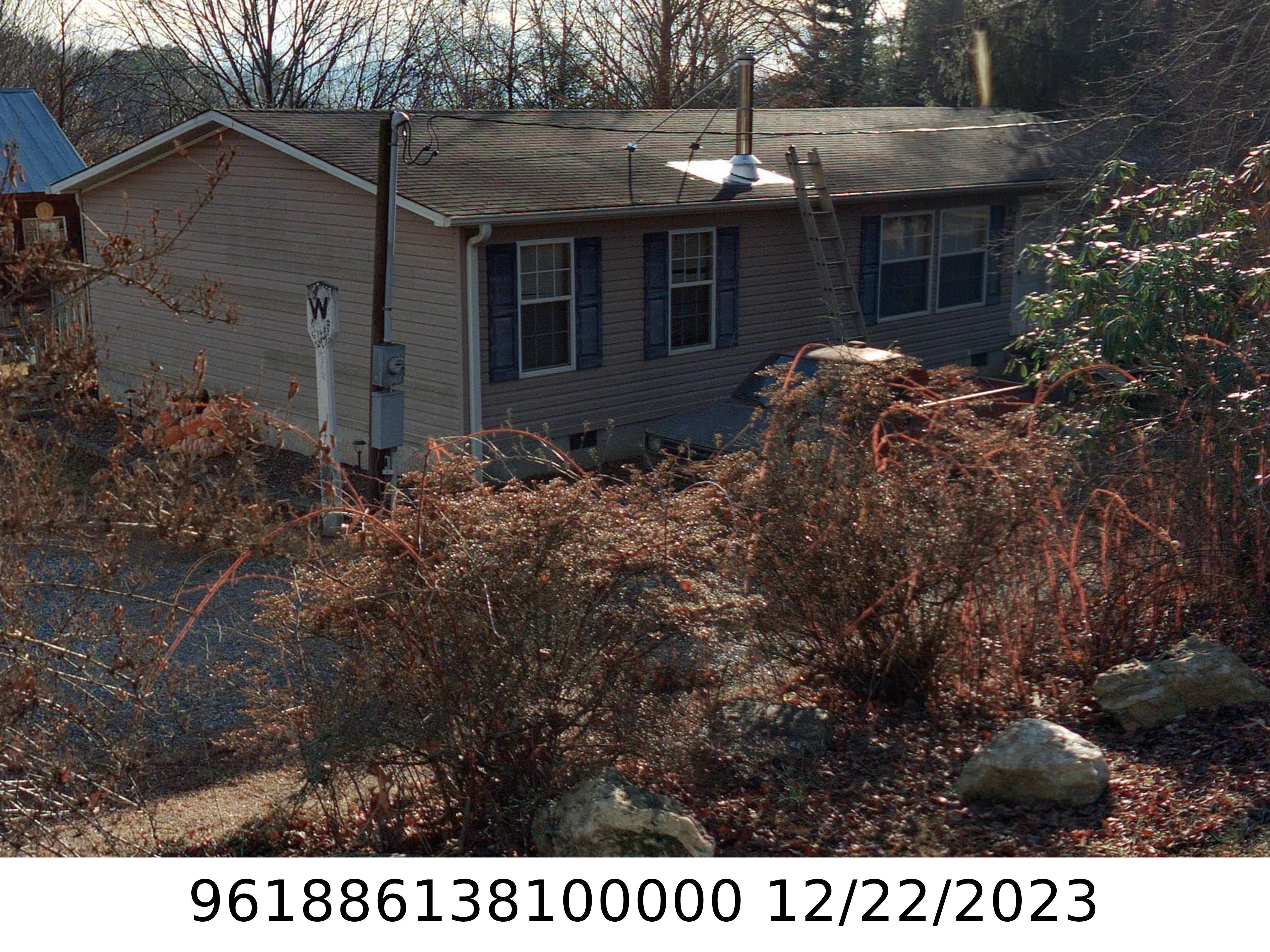 A picture of the property located at 18 FLOYD CHAPEL LN, ASHEVILLE NC 28806.