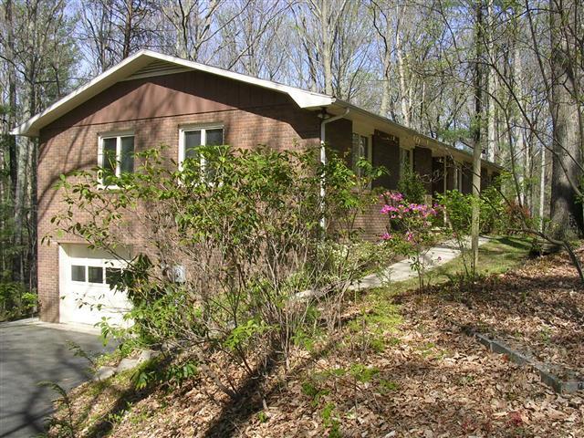 A picture of the property located at 5 STARNES COVE PL, ASHEVILLE NC 28806.