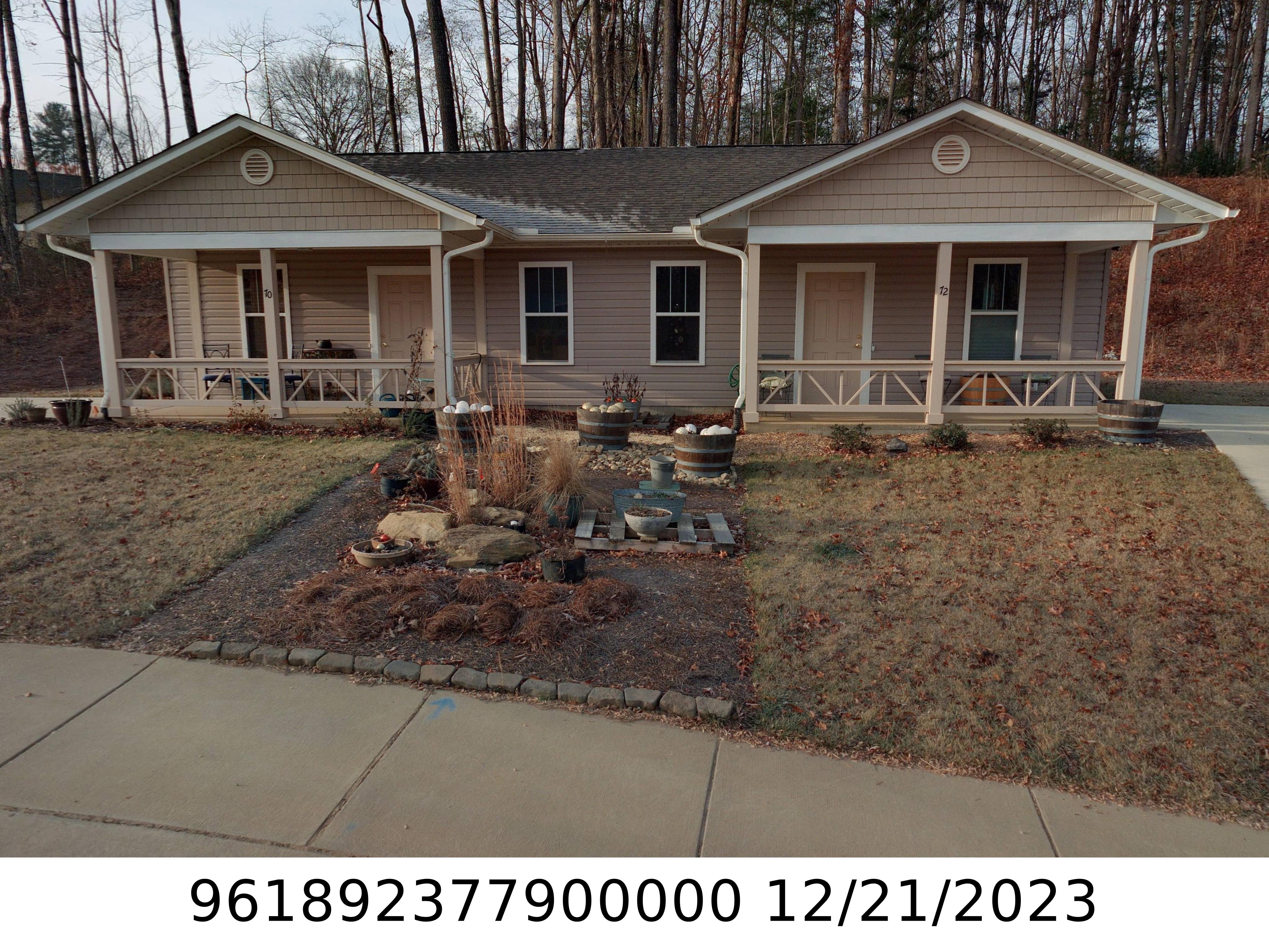 A picture of the property located at 72 NEW HEIGHTS DR, ASHEVILLE NC 28806.