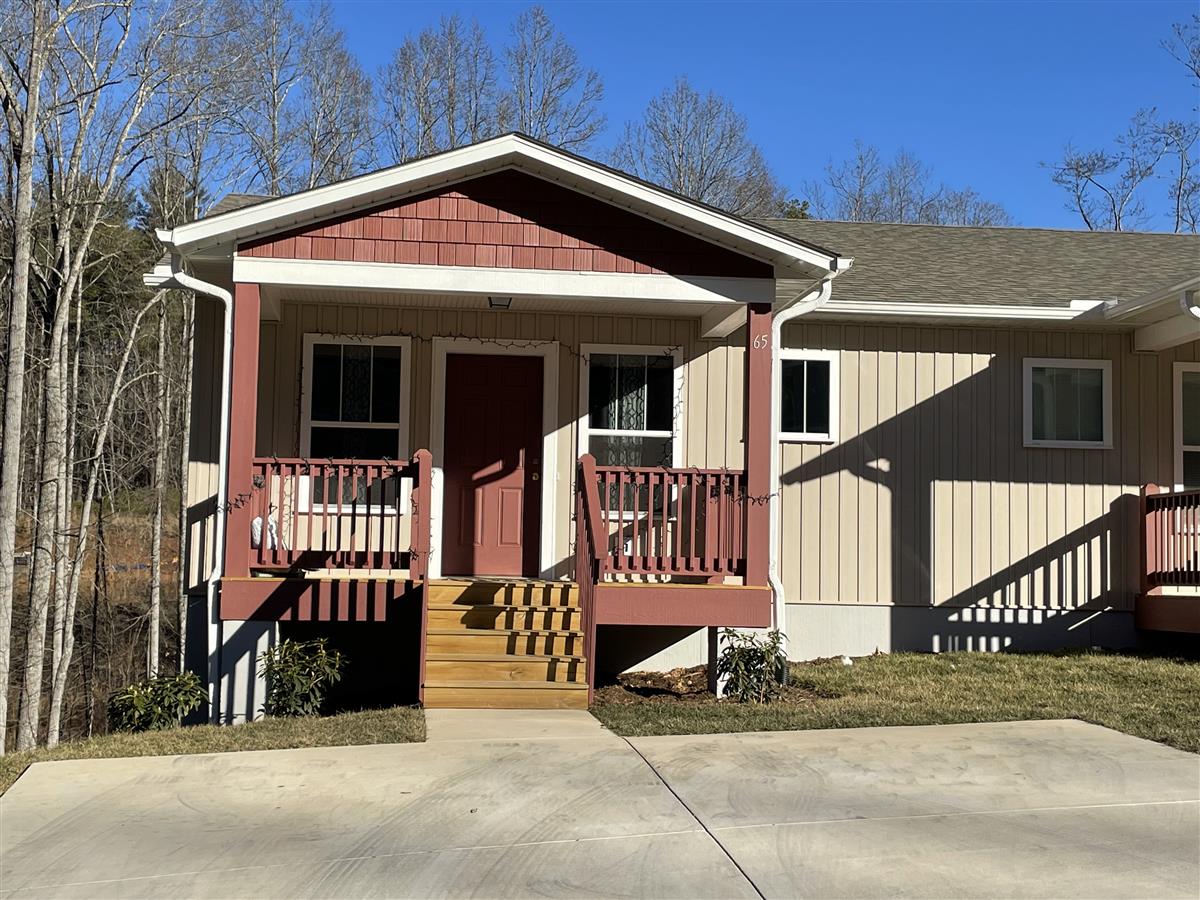 A picture of the property located at 65 NEW HEIGHTS DR, ASHEVILLE NC 28806.