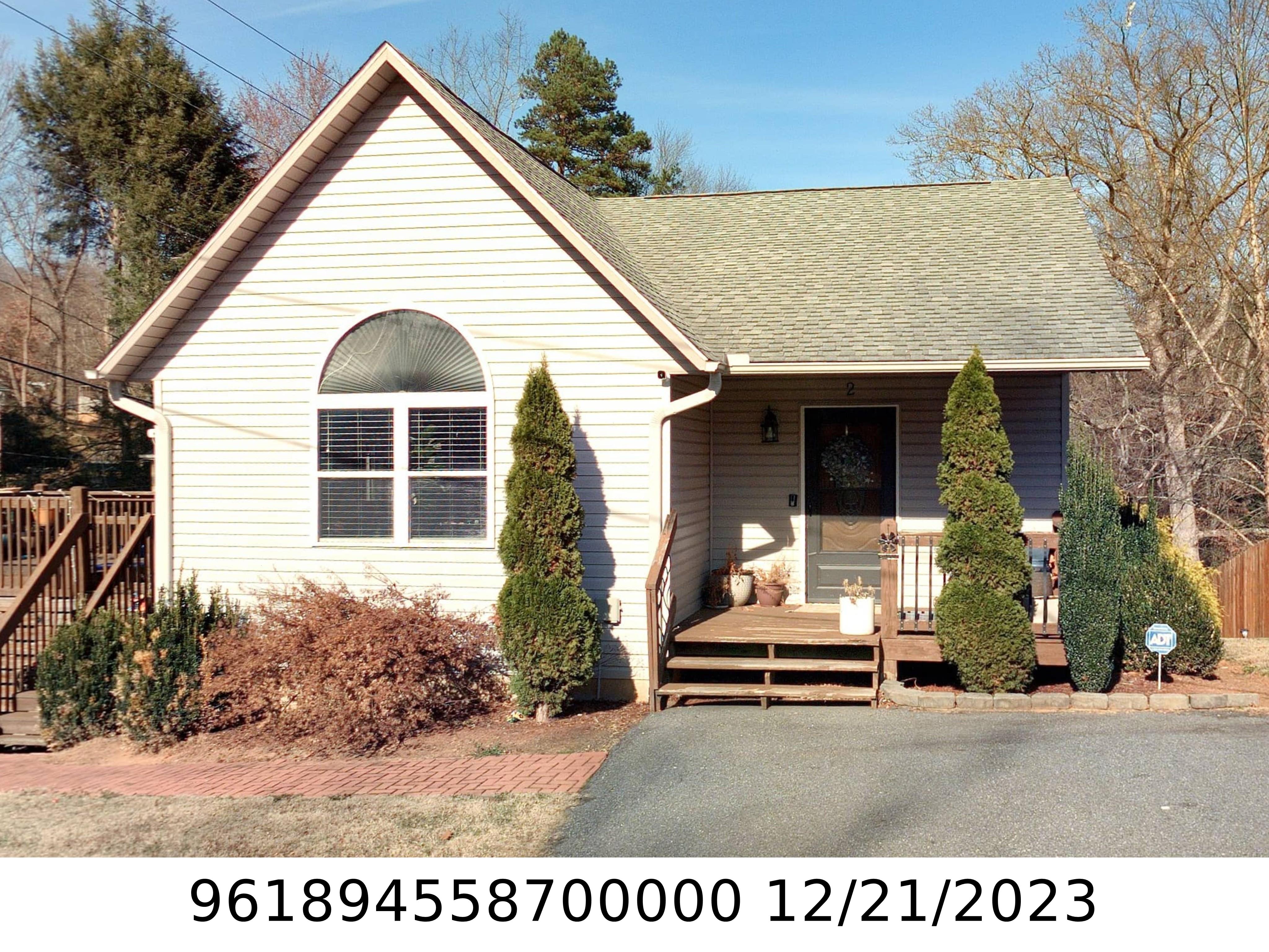 A picture of the property located at 2 HONEYSUCKLE LN, ASHEVILLE NC 28806.