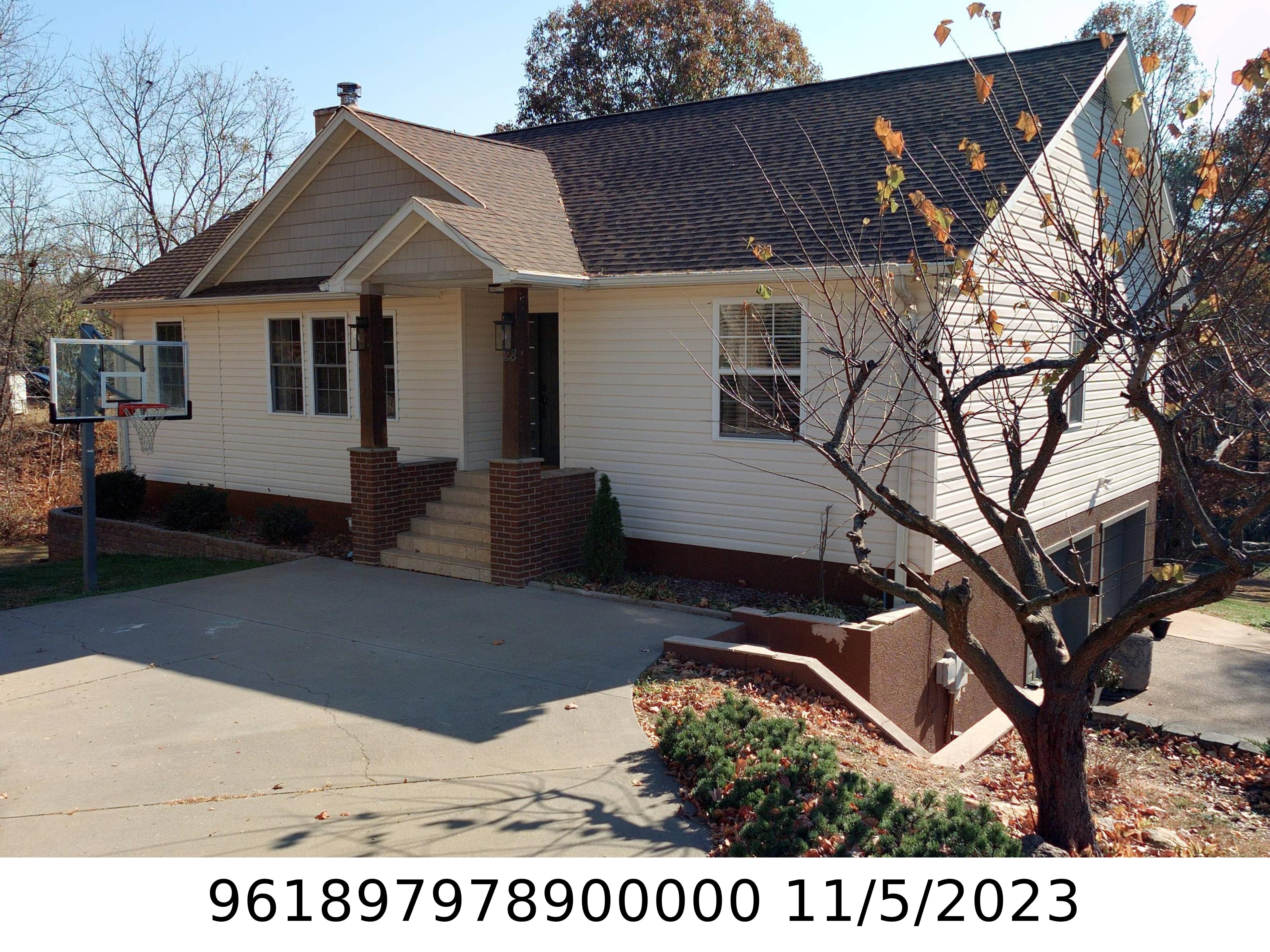 A picture of the property located at 28 WOODBERY LN, ASHEVILLE NC 28806.