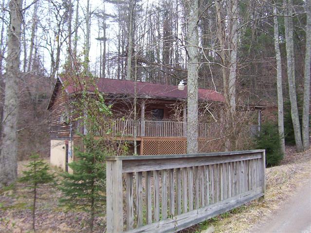 A picture of the property located at 10 RIESTER LN, ASHEVILLE NC 28806.