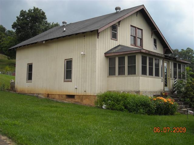 A picture of the property located at 27 BLAZING STAR DR, LEICESTER NC 28748.