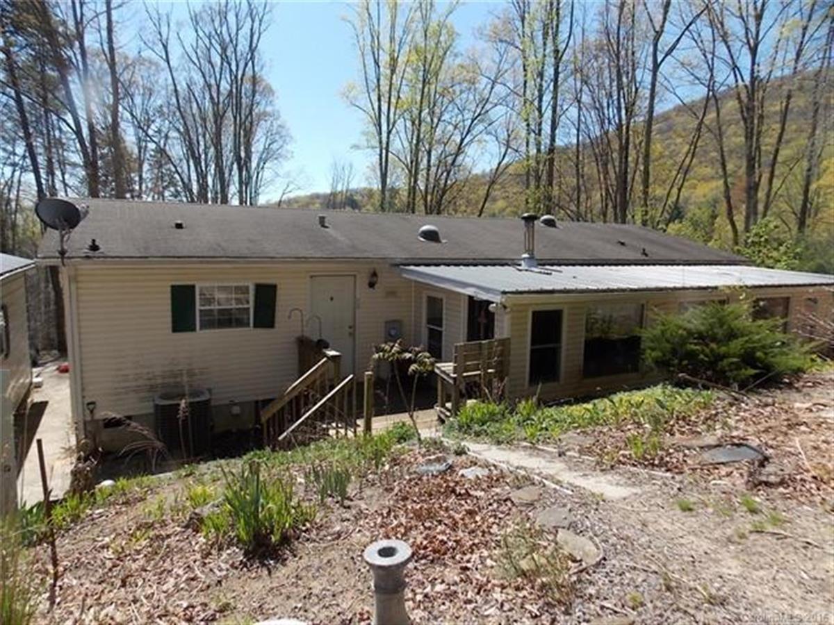 A picture of the property located at 34 ODD BITS LN, ASHEVILLE NC 28806.