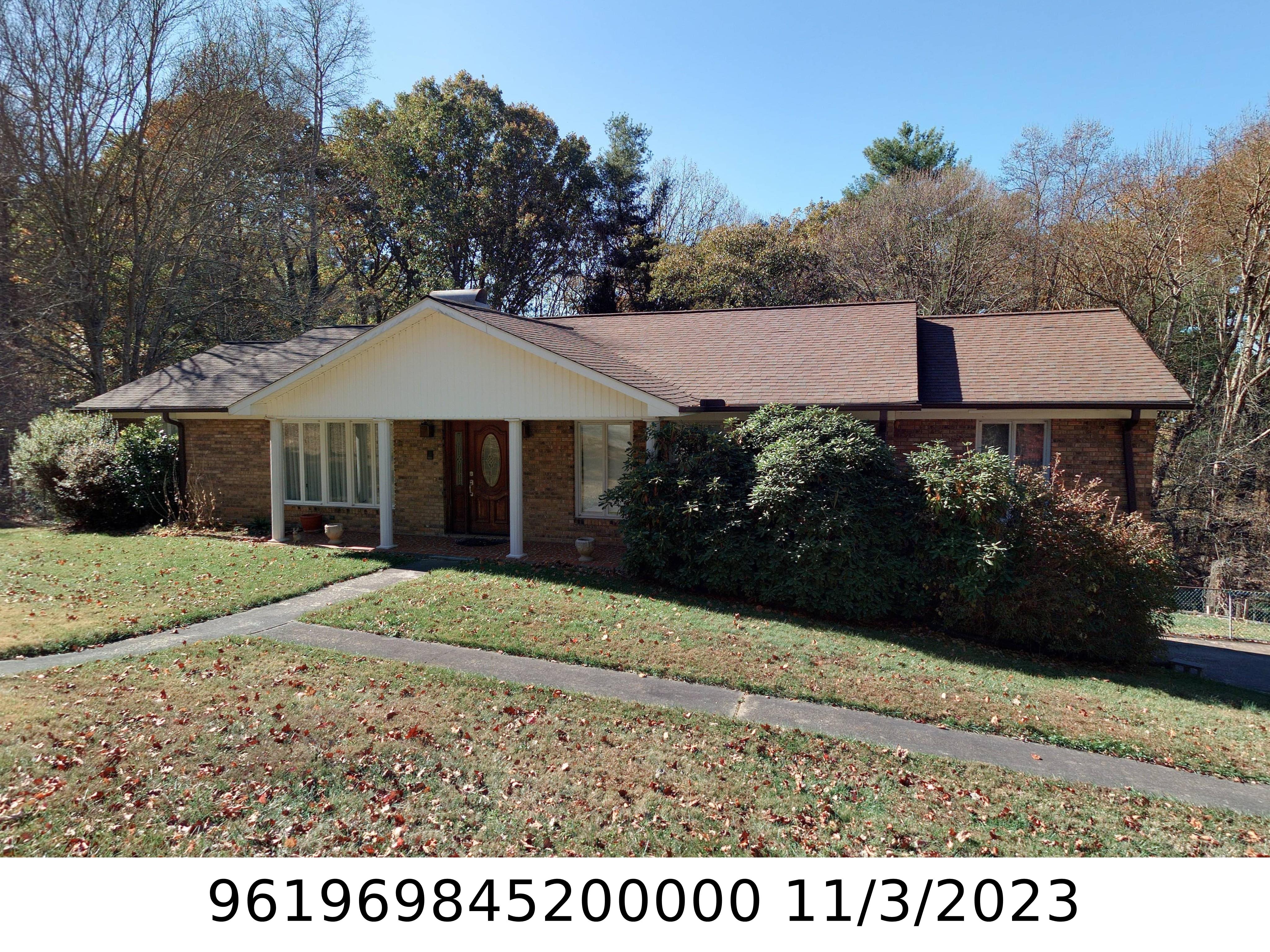 A picture of the property located at 21 FIELDCREST CIR, ASHEVILLE NC 28806.