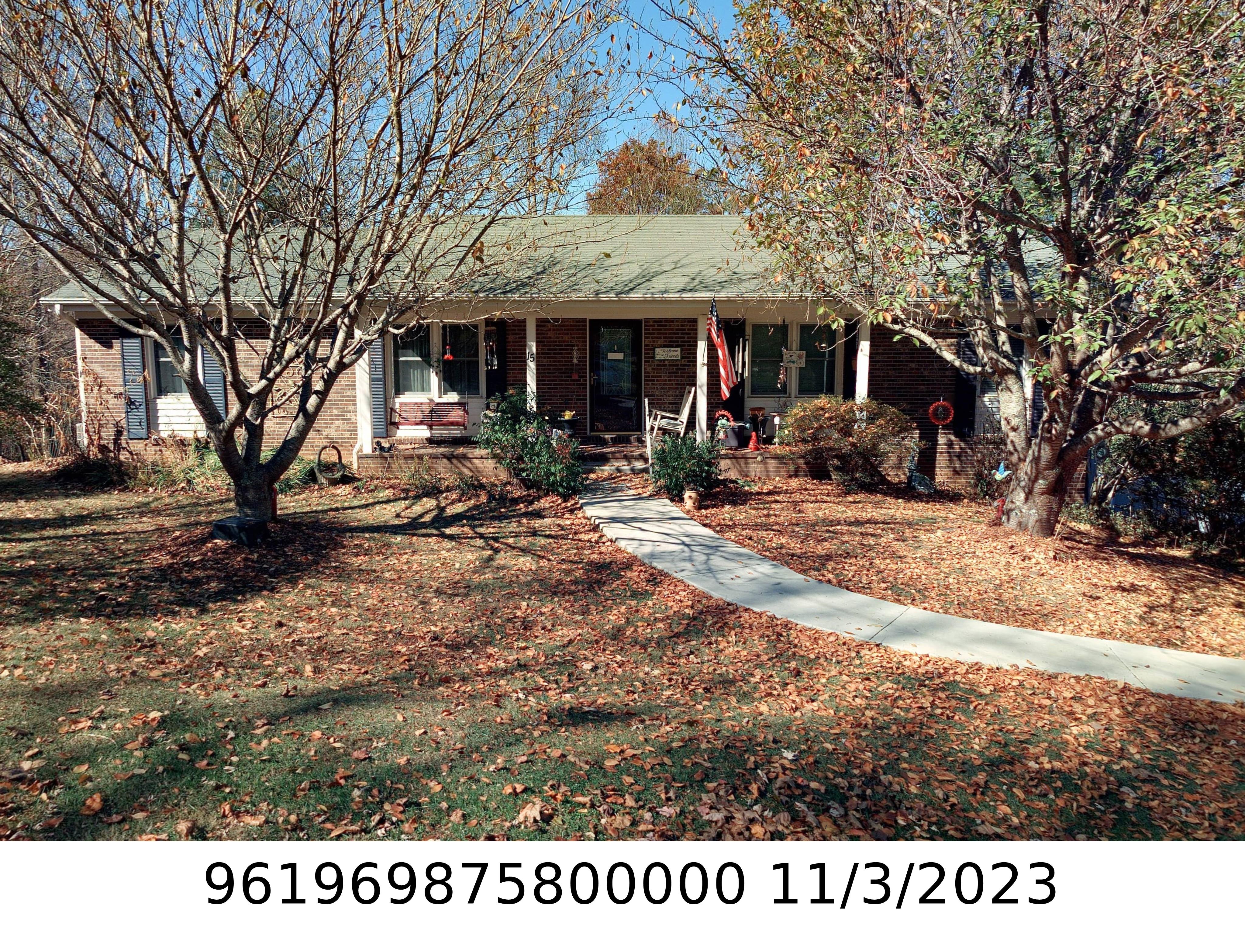 A picture of the property located at 15 FIELDCREST CIR, ASHEVILLE NC 28806.
