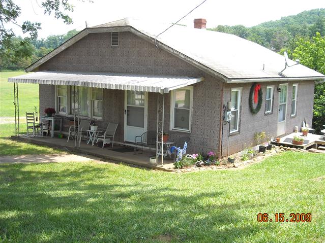 A picture of the property located at 3 HITCHING POST LN, ASHEVILLE NC 28806.