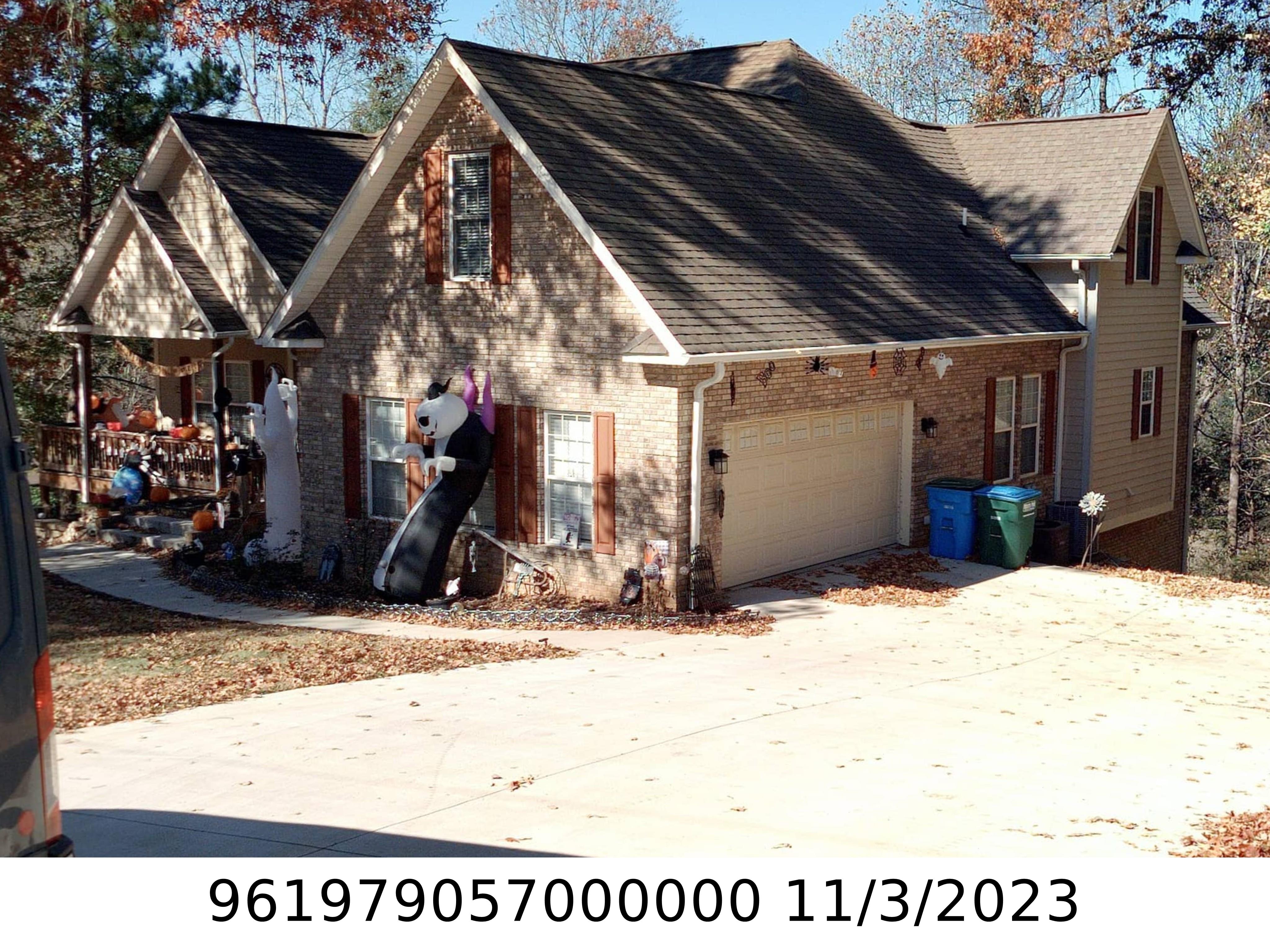 A picture of the property located at 24 FIELDCREST CIR, ASHEVILLE NC 28806.