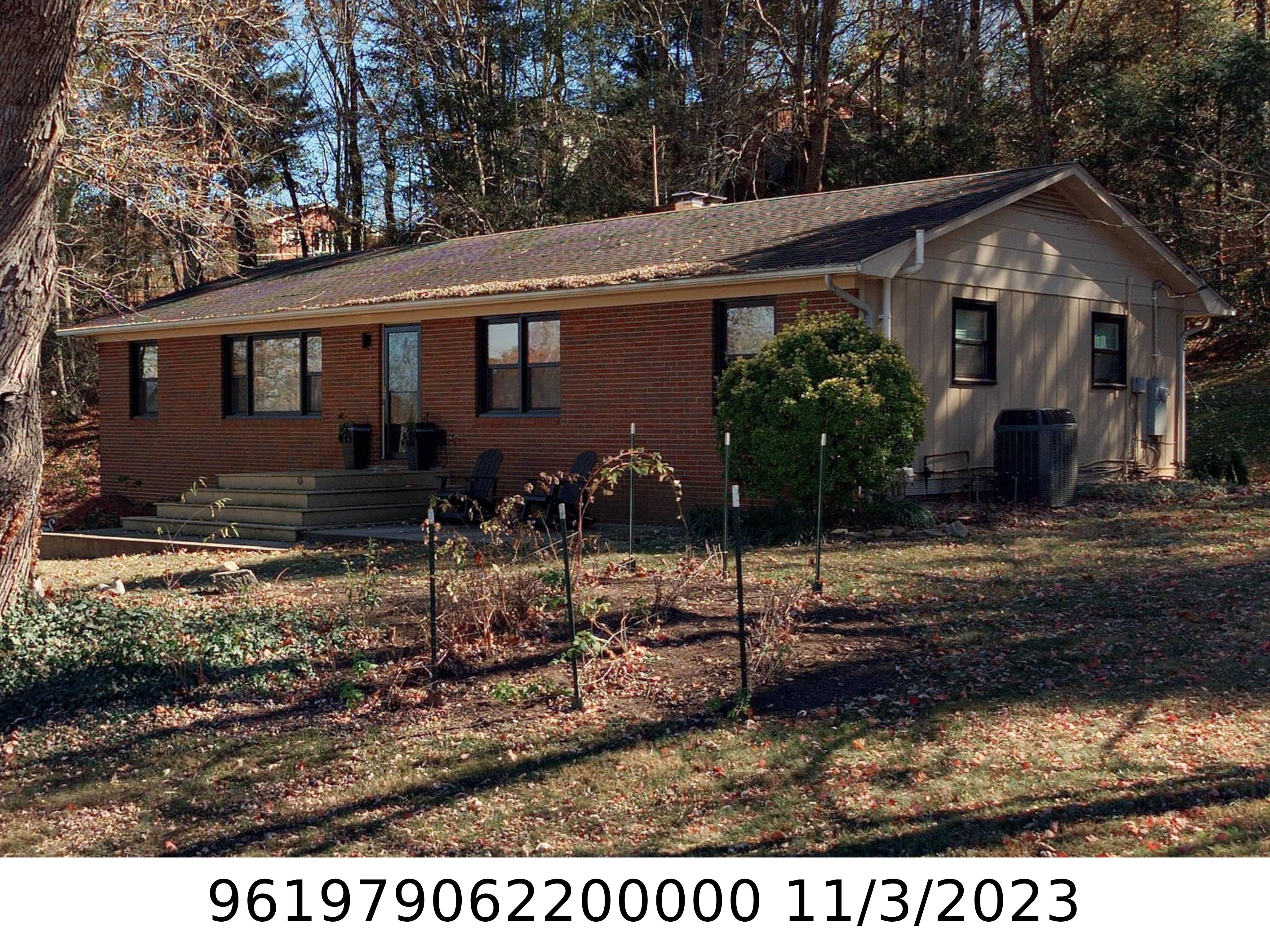 A picture of the property located at 16 FIELDCREST CIR, ASHEVILLE NC 28806.