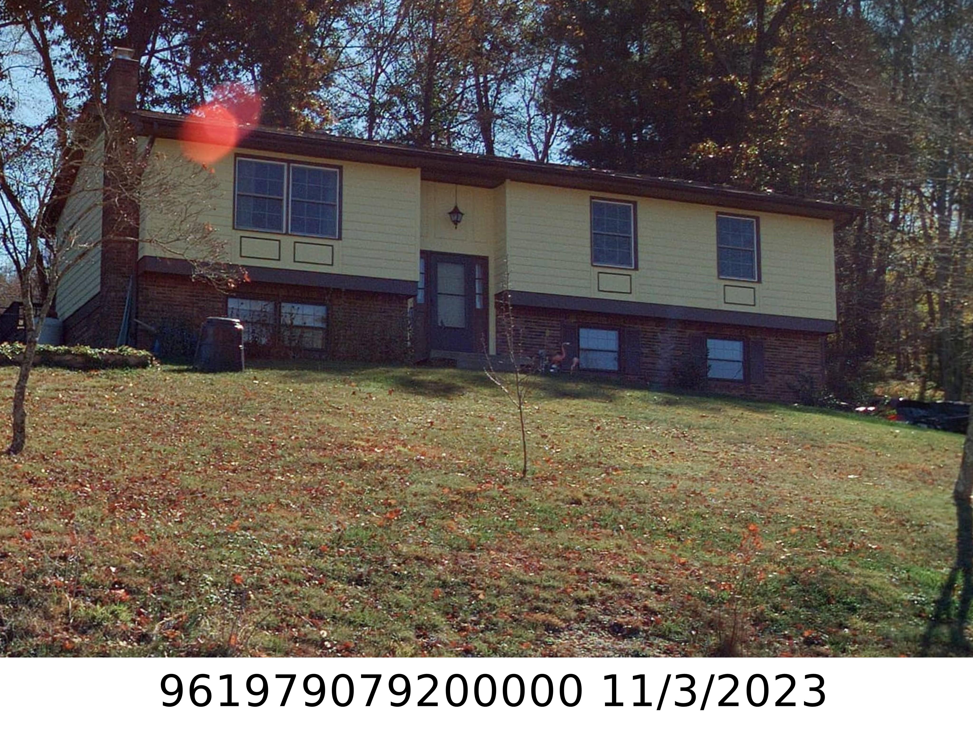 A picture of the property located at 12 FIELDCREST CIR, ASHEVILLE NC 28806.