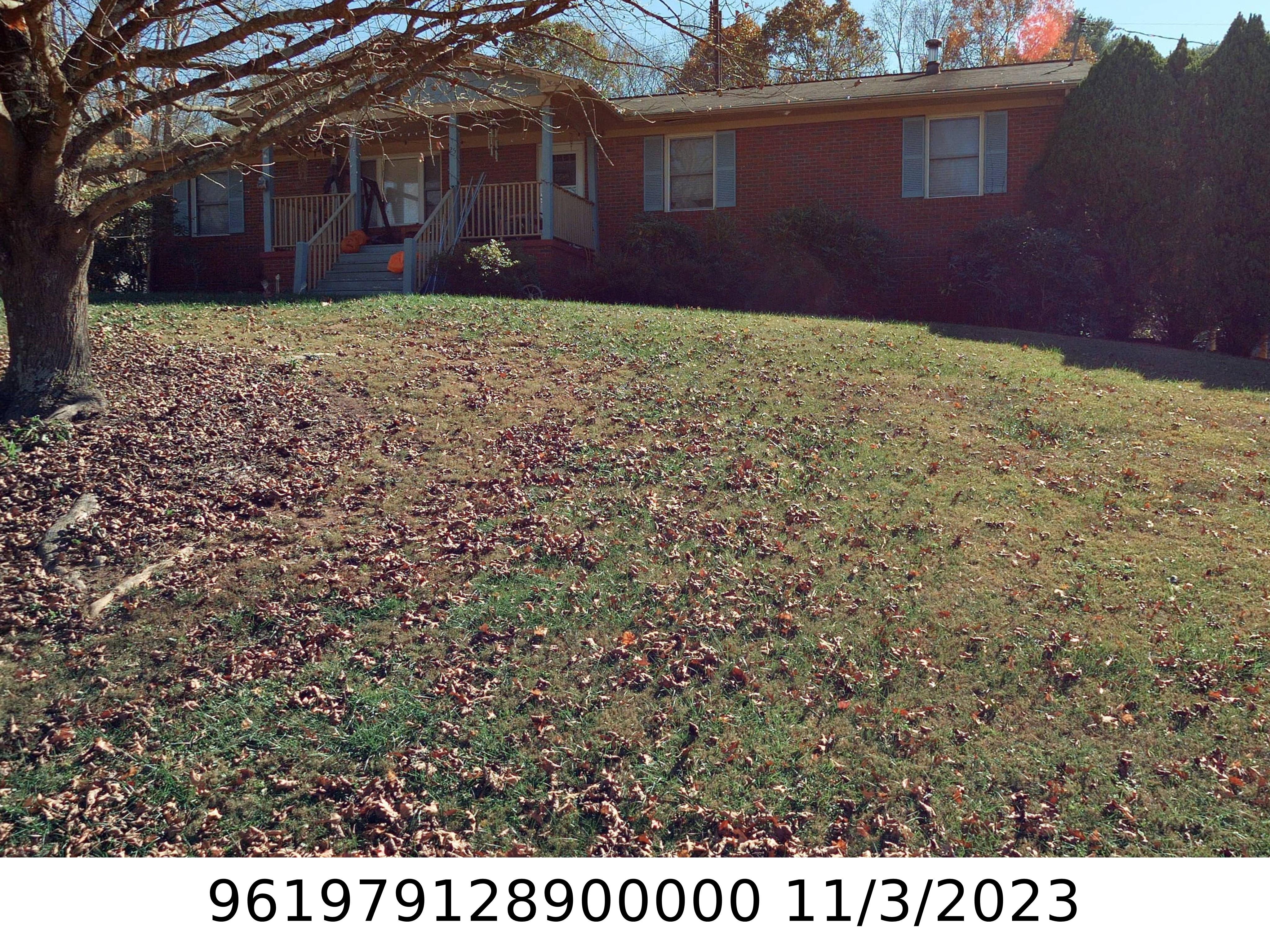 A picture of the property located at 25 FIELDCREST CIR, ASHEVILLE NC 28806.