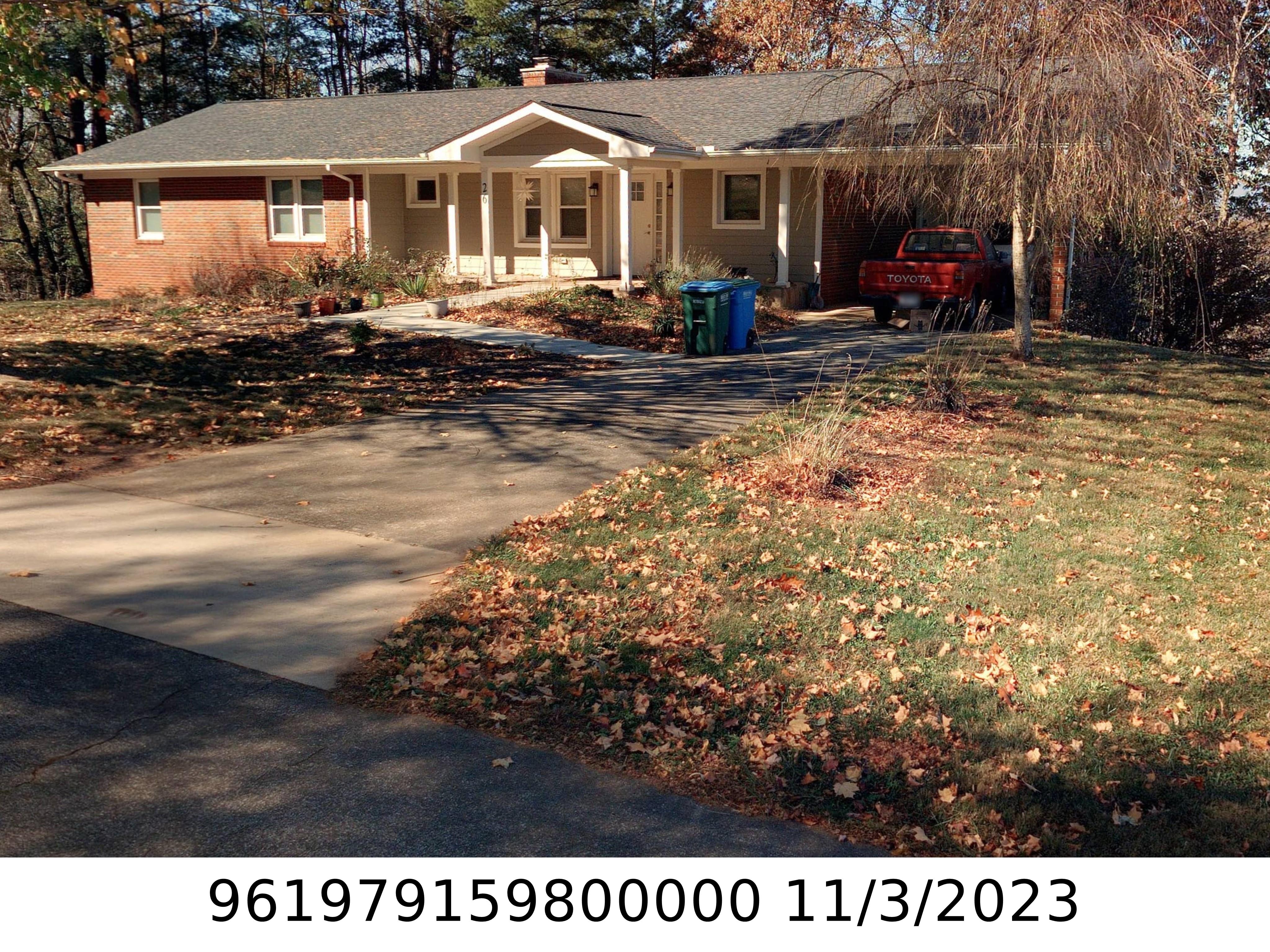 A picture of the property located at 26 FIELDCREST CIR, ASHEVILLE NC 28806.