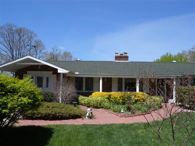 A picture of the property located at 28 FIELDCREST CIR, ASHEVILLE NC 28806.