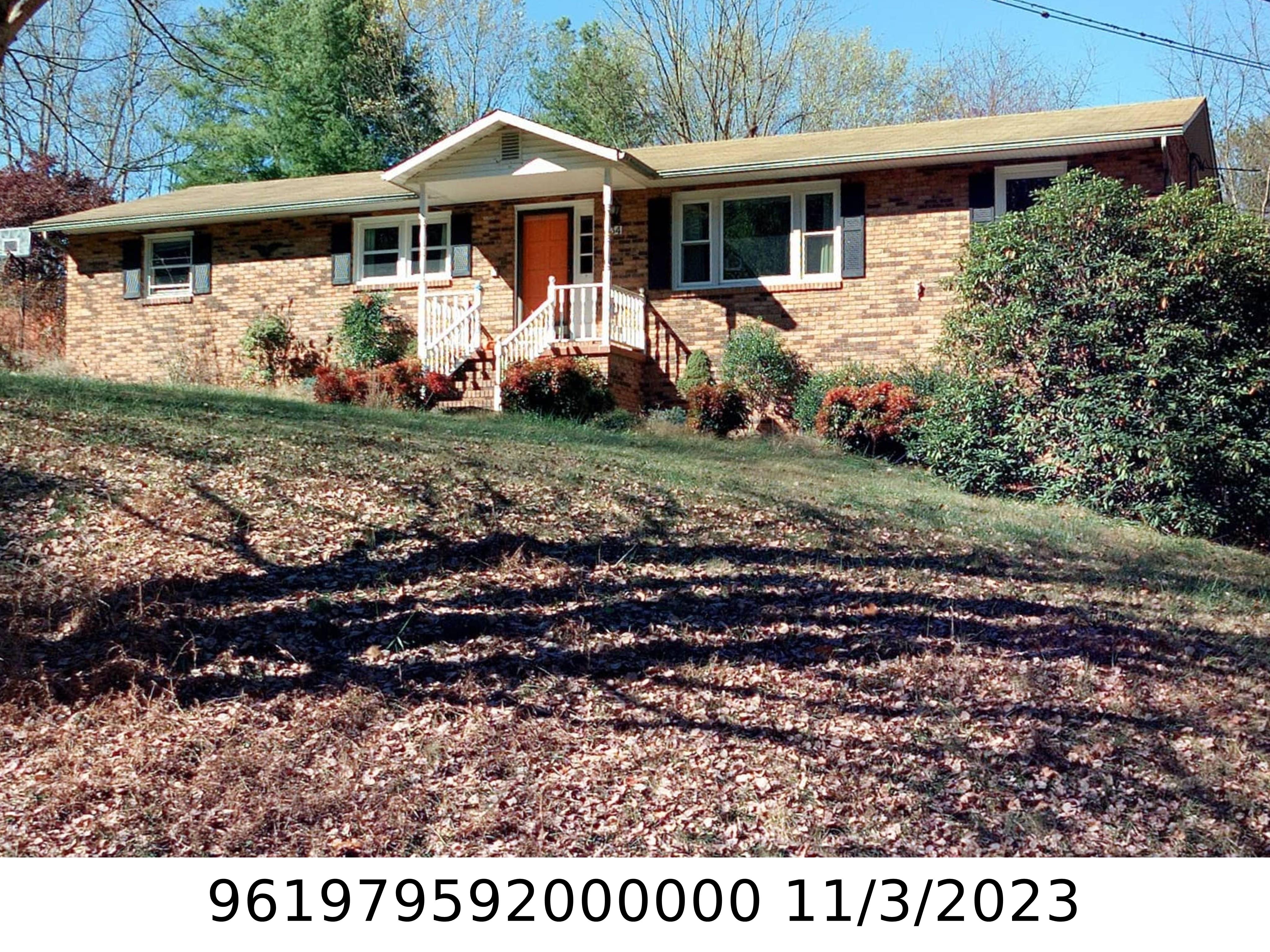 A picture of the property located at 34 FIELDCREST CIR, ASHEVILLE NC 28806.