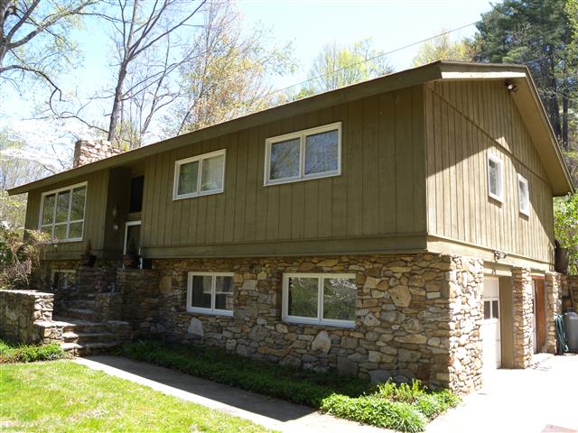 A picture of the property located at 35 FIELDCREST CIR, ASHEVILLE NC 28806.