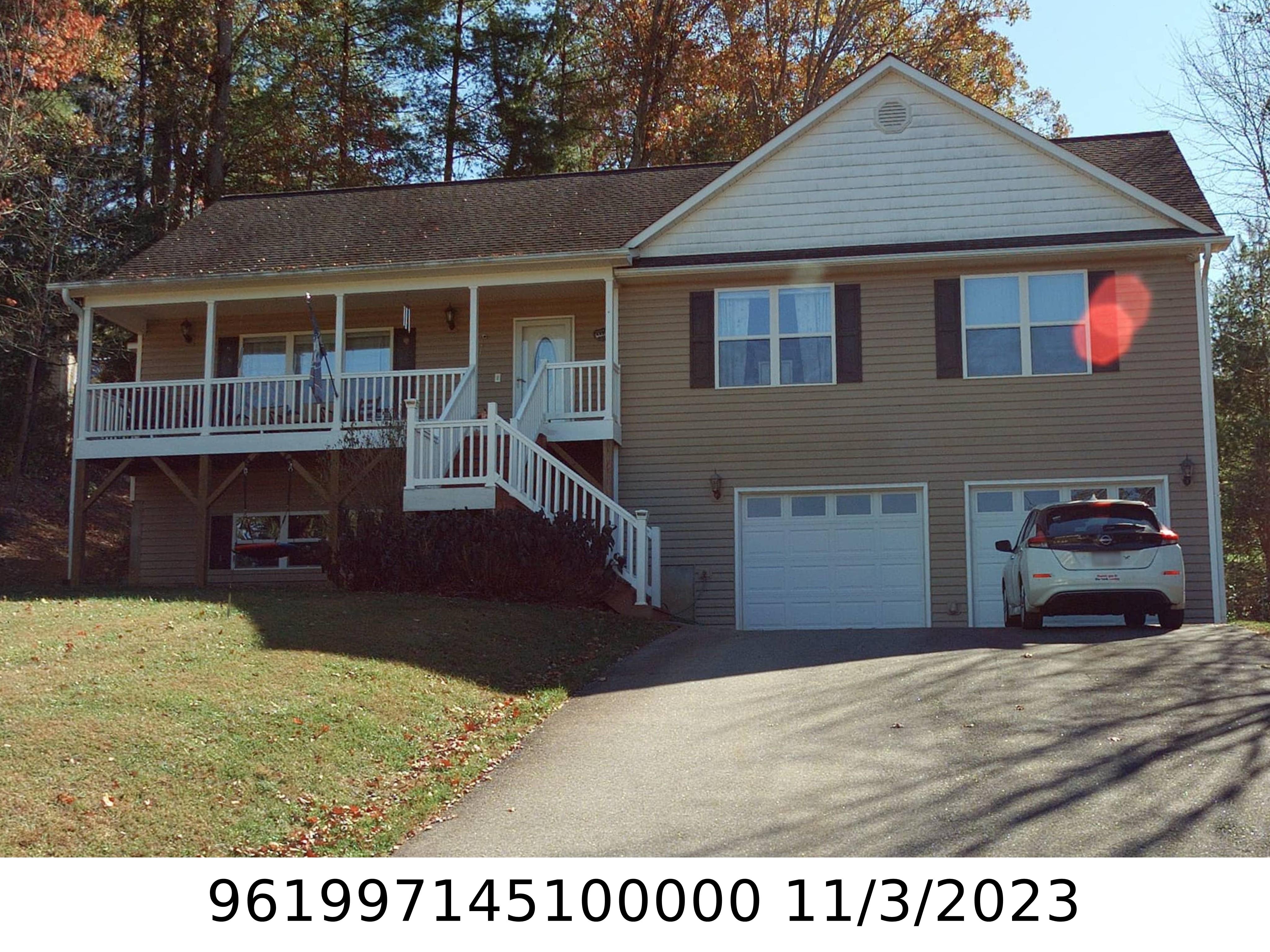 A picture of the property located at 207 CHRISTINA CT, ASHEVILLE NC 28806.