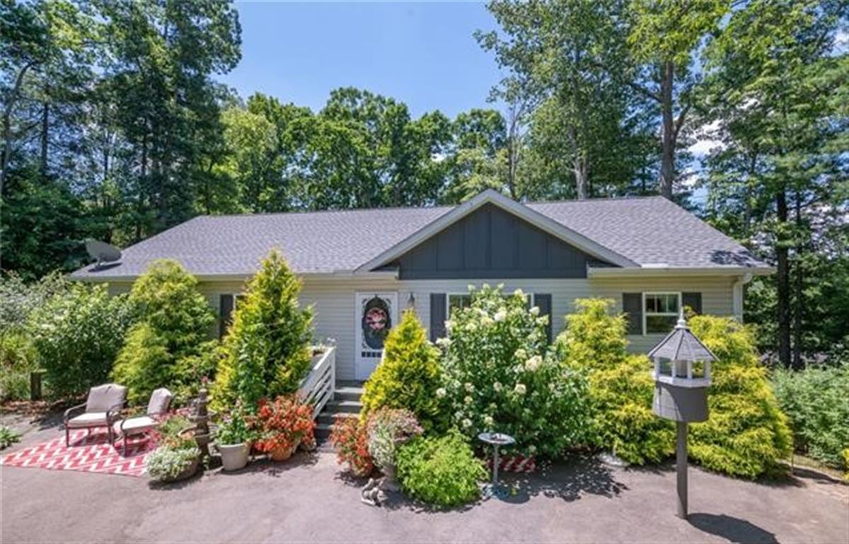 A picture of the property located at 219 CHRISTINA CT, ASHEVILLE NC 28806.