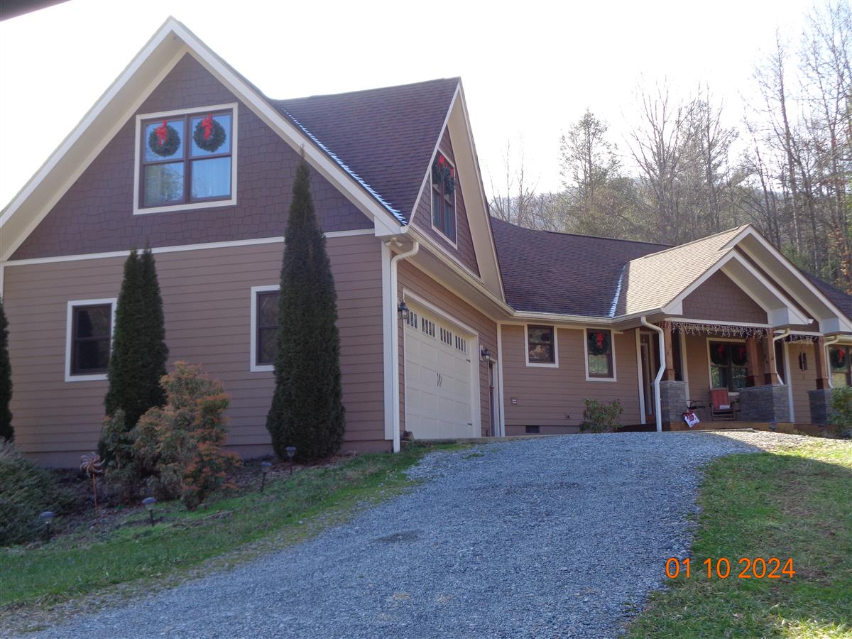 A picture of the property located at 26 MOUNTAIN LAUREL DR, ARDEN NC 28704.