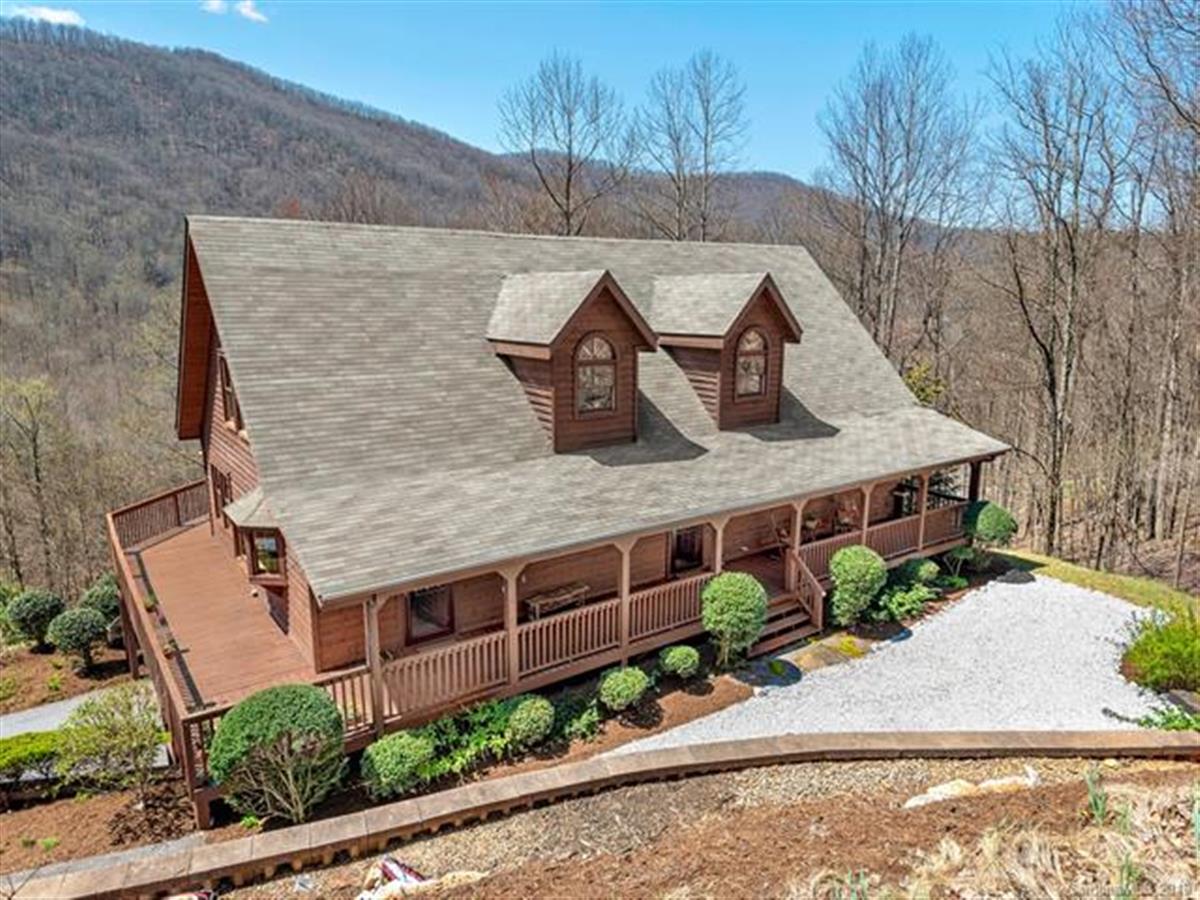 A picture of the property located at 878 STONEY STREAM LN, ARDEN NC 28704.