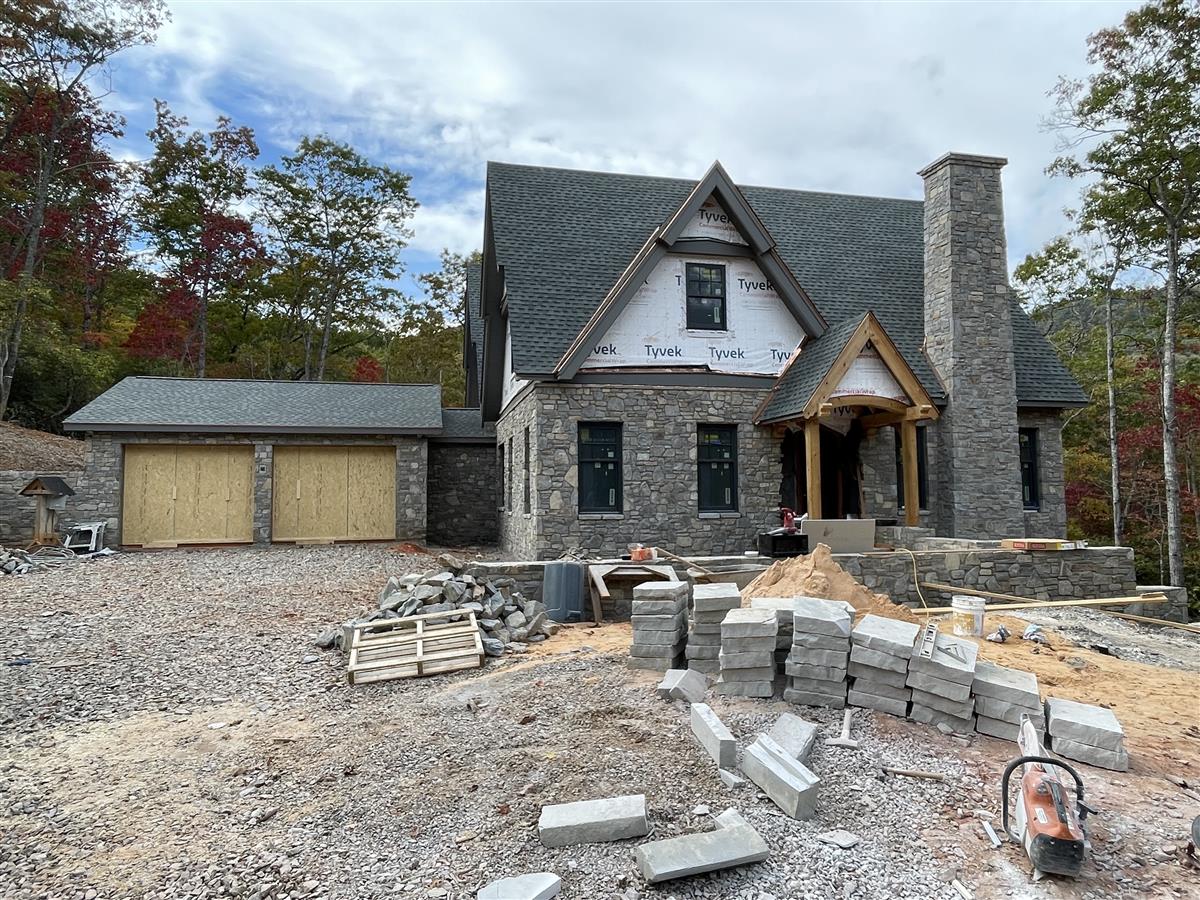 A picture of the property located at 423 WALNUT VALLEY PKWY, ARDEN NC 28704.