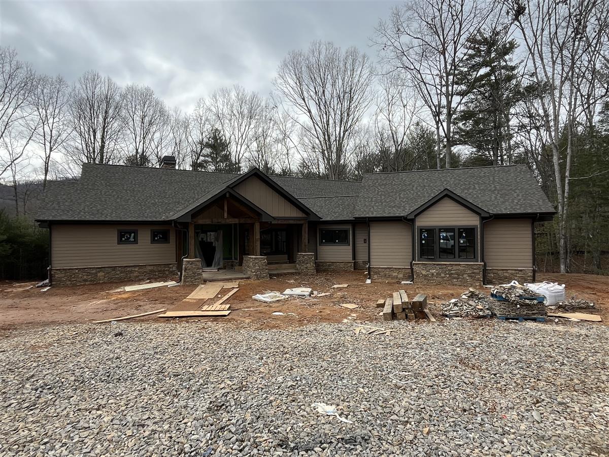 A picture of the property located at 15 NESTLEWOOD DR, ARDEN NC 28704.