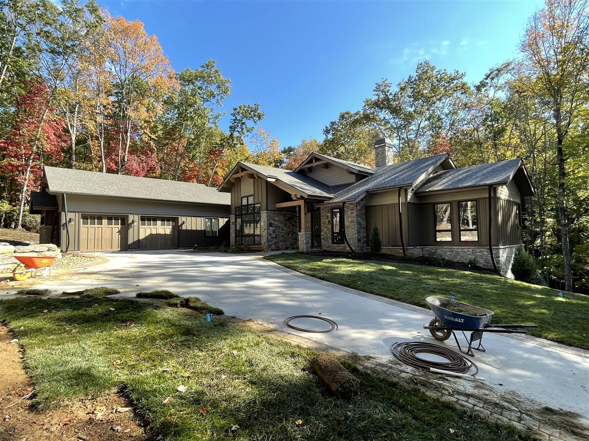 A picture of the property located at 18 NESTLEWOOD DR, ARDEN NC 28704.