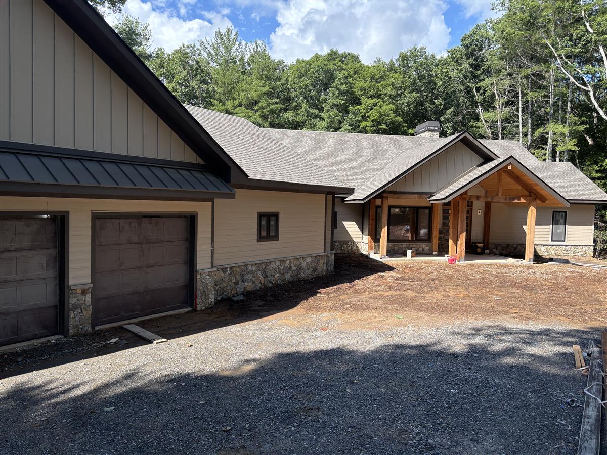 A picture of the property located at 7 NESTLEWOOD DR, ARDEN NC 28704.
