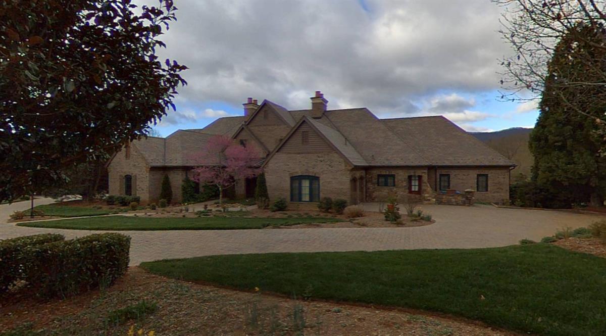 A picture of the property located at 9 LINKSIDE CT, ARDEN NC 28704.
