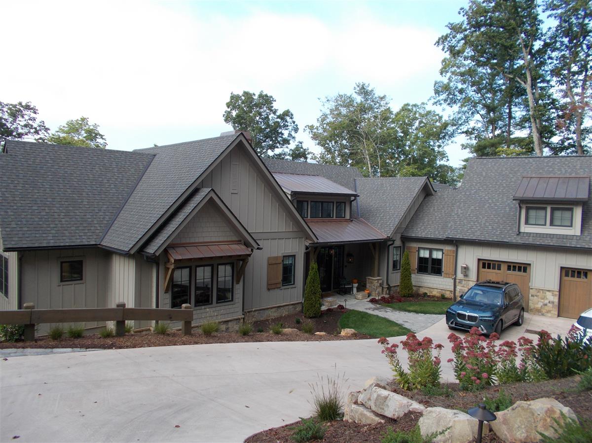 A picture of the property located at 951 CLOVERTOP LN, ARDEN NC 28704.