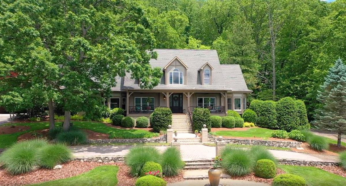 A picture of the property located at 911 CLOVERTOP LN, ARDEN NC 28704.