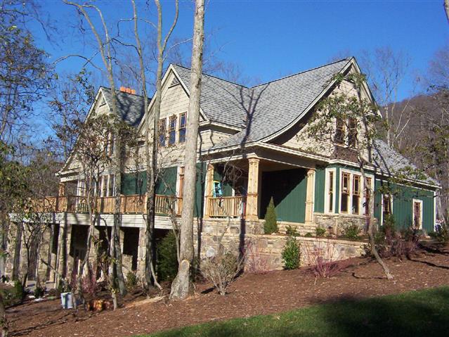 A picture of the property located at 704 CRAGGYSIDE LN, ARDEN NC 28704.