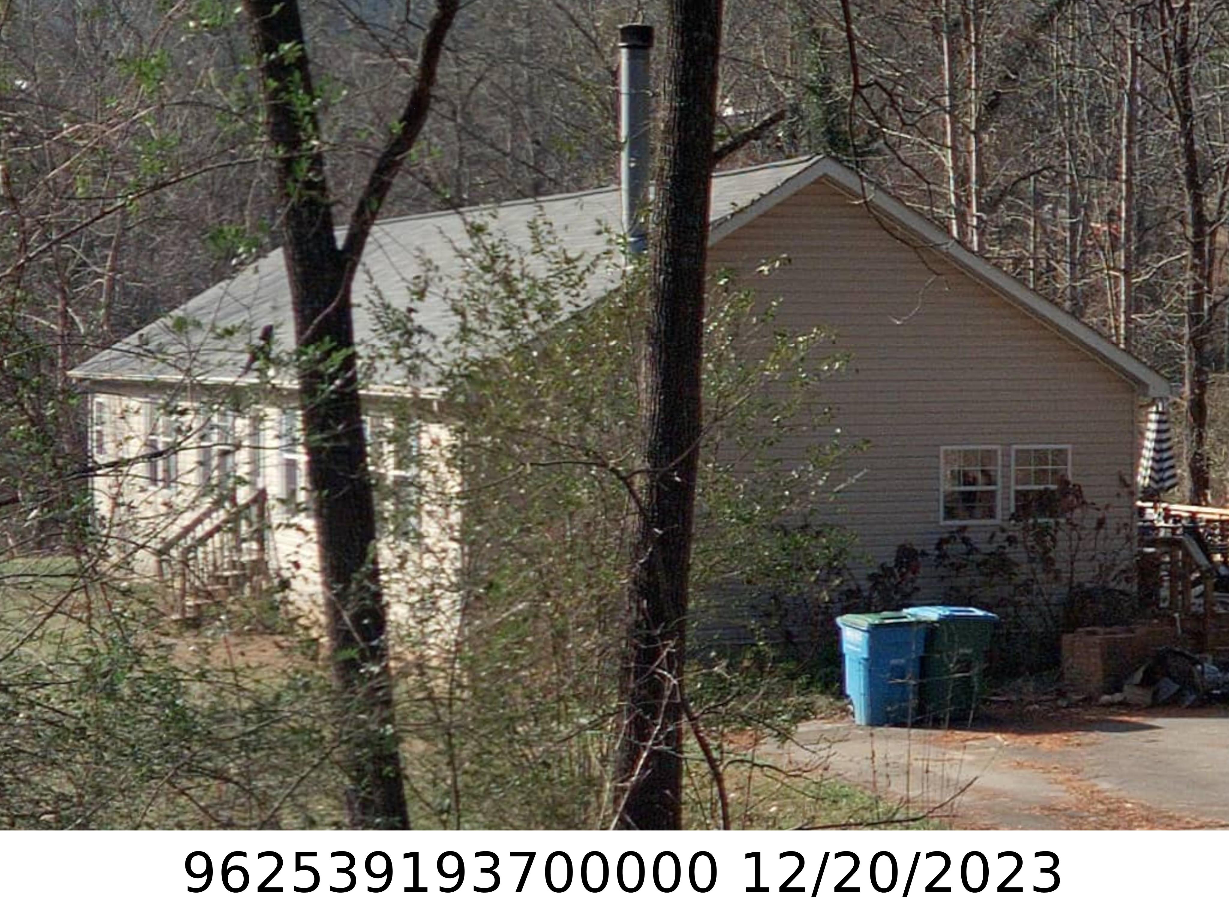 A picture of the property located at 702 POLE CREASMAN RD, ASHEVILLE NC 28806.