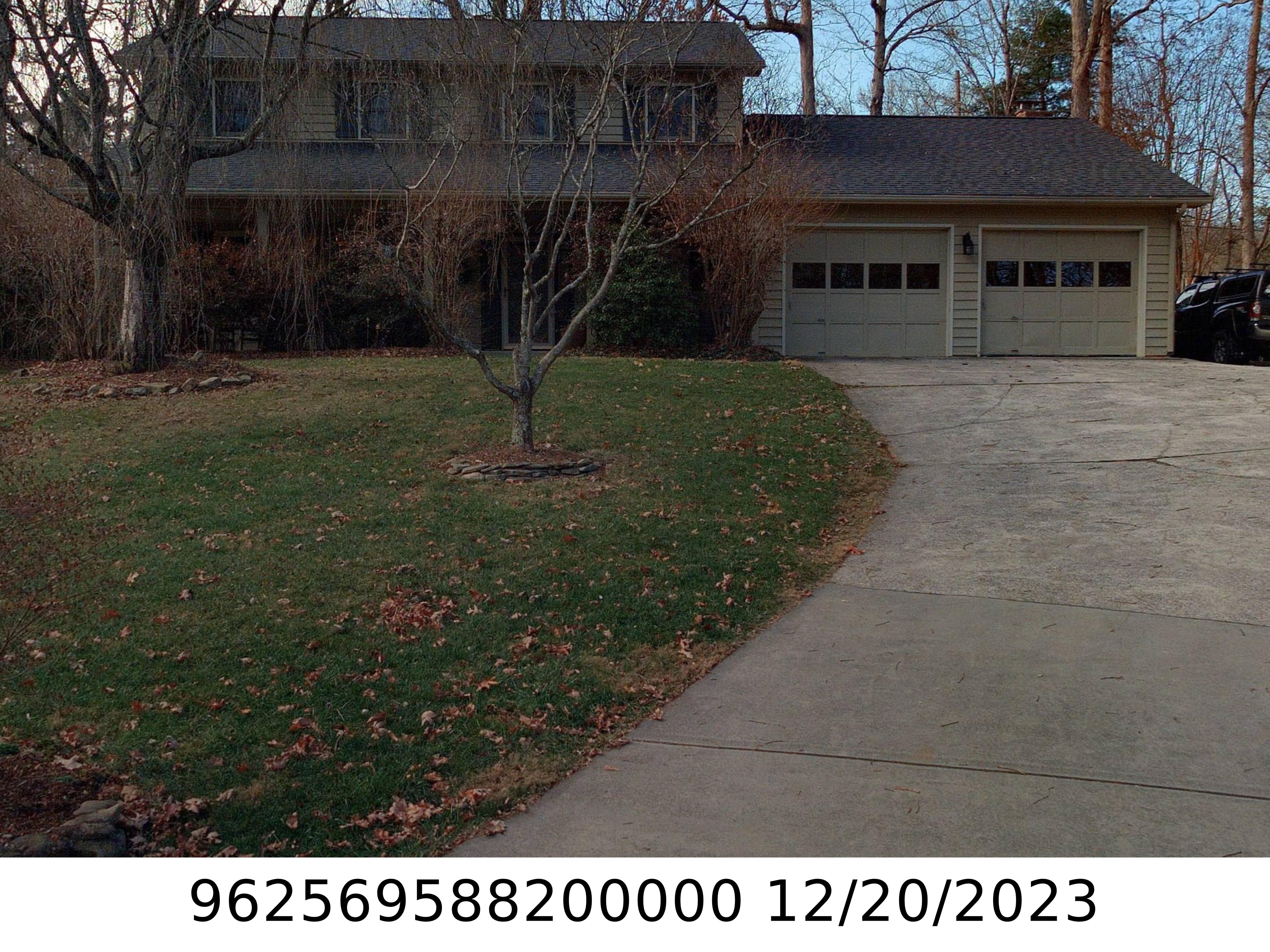 A picture of the property located at 28 S OAKS CIR, ASHEVILLE NC 28806.