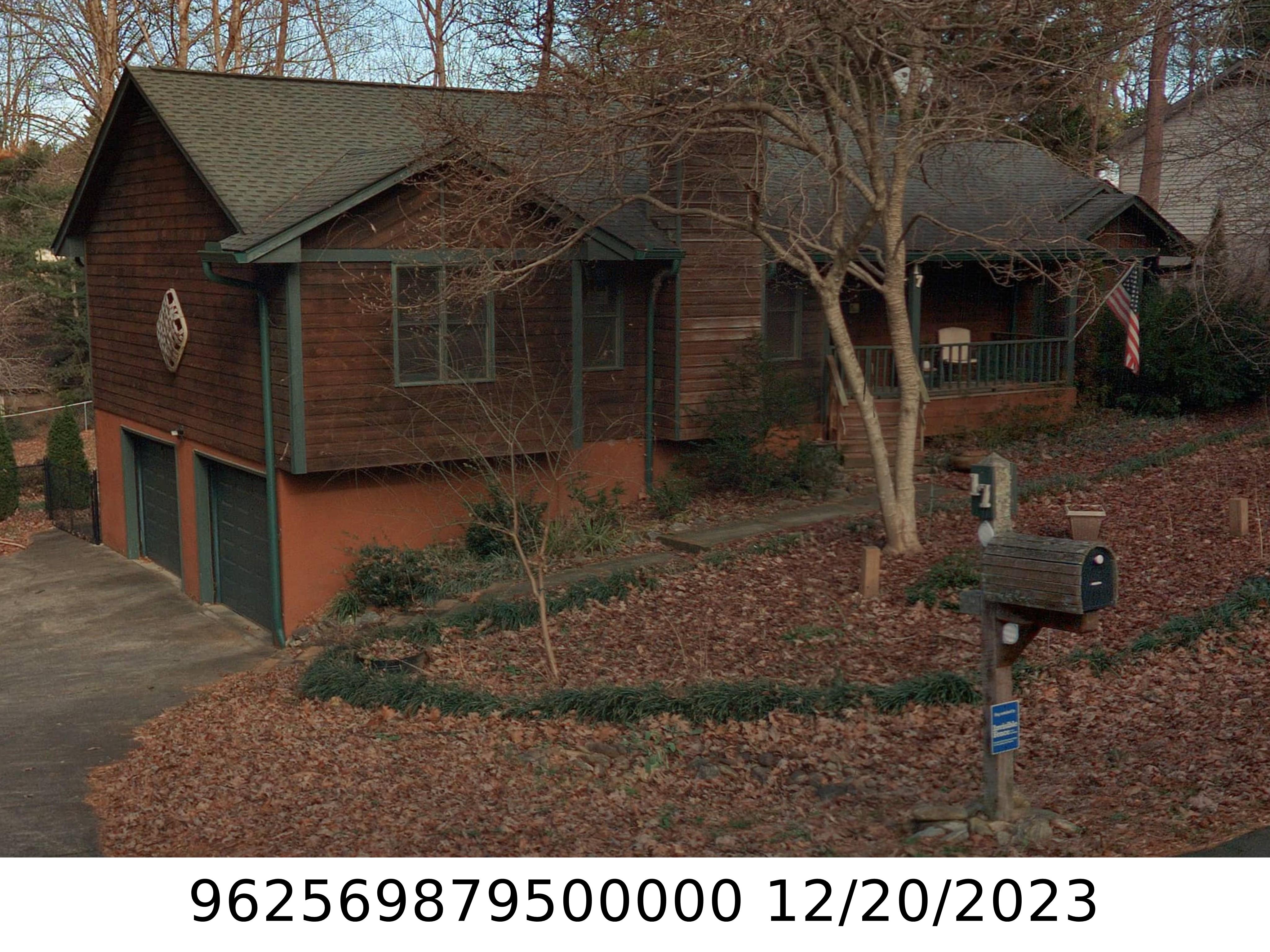A picture of the property located at 17 S OAKS CIR, ASHEVILLE NC 28806.
