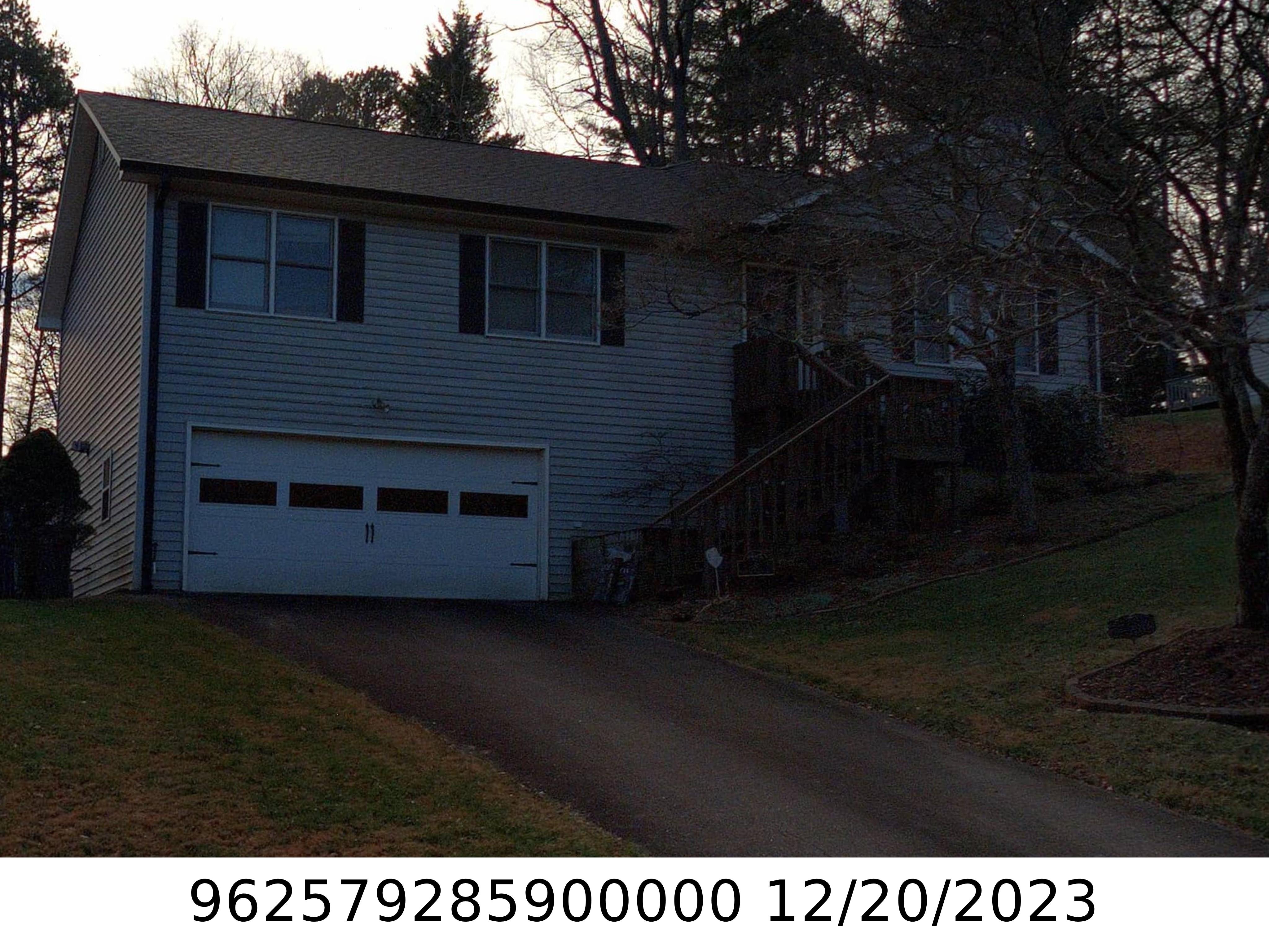 A picture of the property located at 5 S OAKS CIR, ASHEVILLE NC 28806.