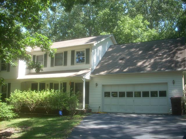 A picture of the property located at 4 S OAKS CIR, ASHEVILLE NC 28806.