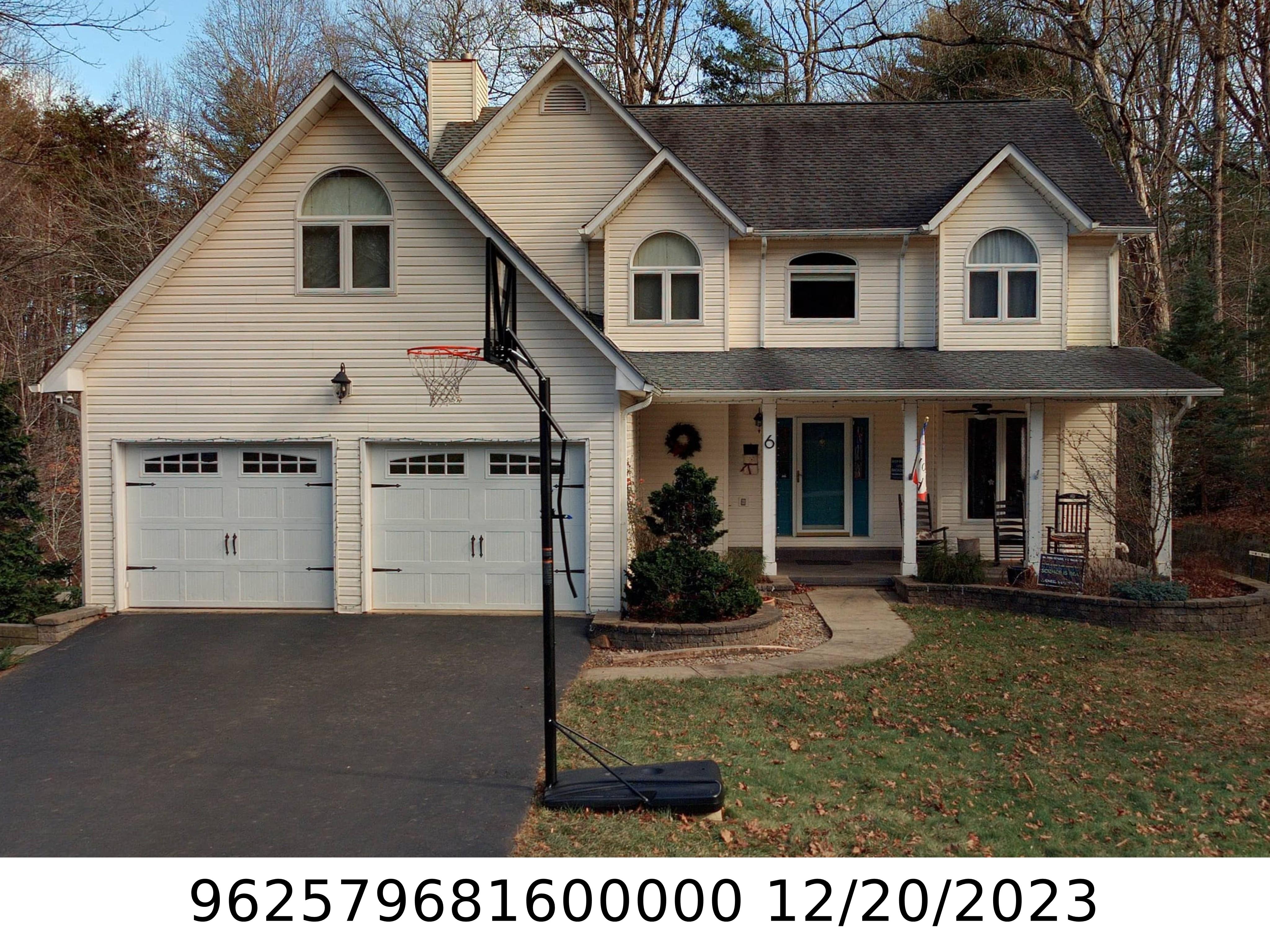 A picture of the property located at 6 S OAKS CIR, ASHEVILLE NC 28806.