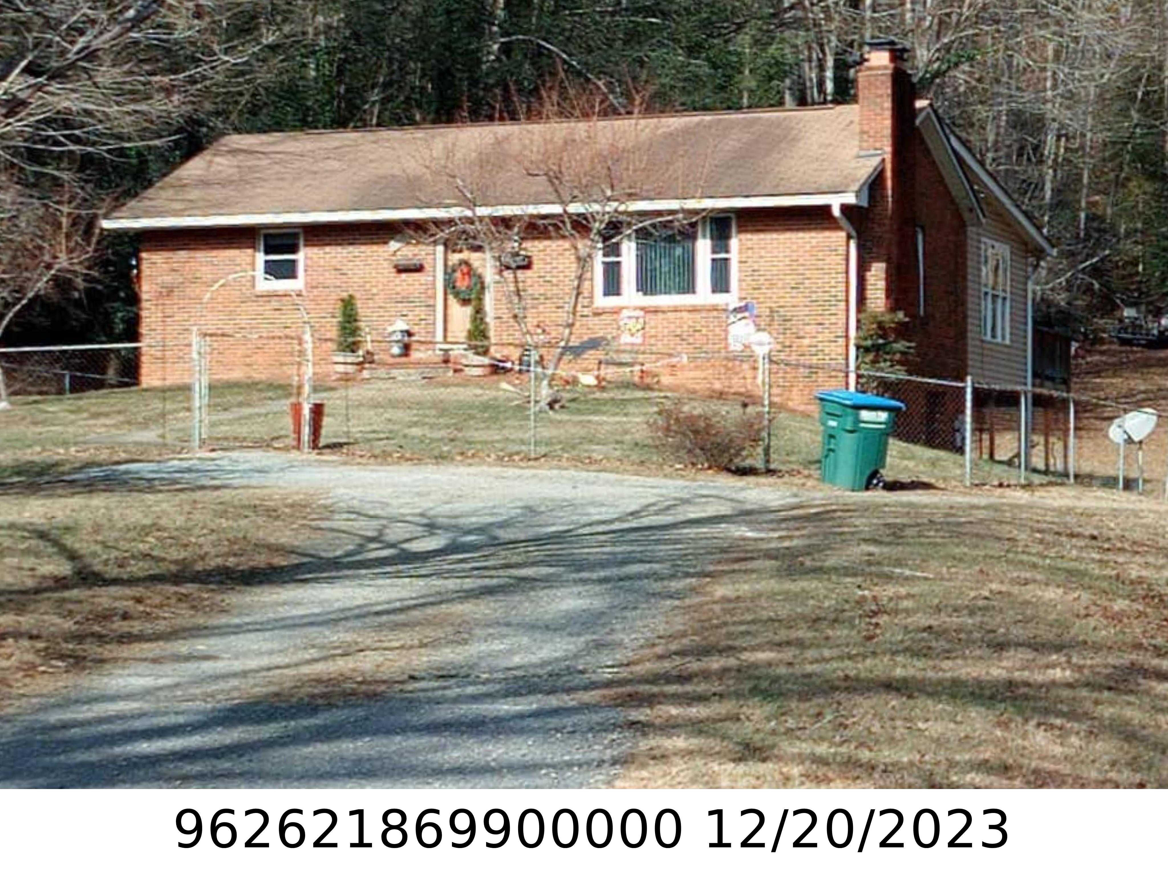 A picture of the property located at 37 HOLLY LN, ASHEVILLE NC 28806.