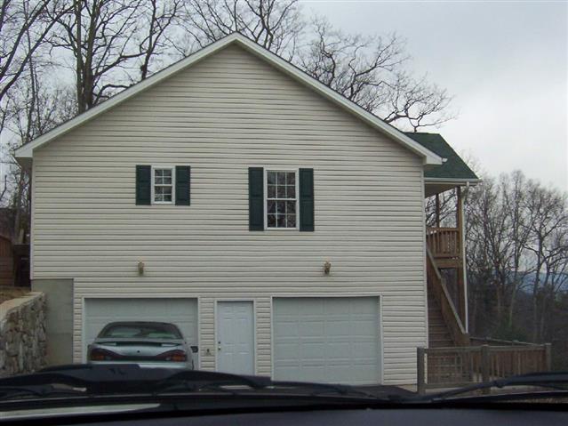 A picture of the property located at 100 COFFEY CIR, ASHEVILLE NC 28806.