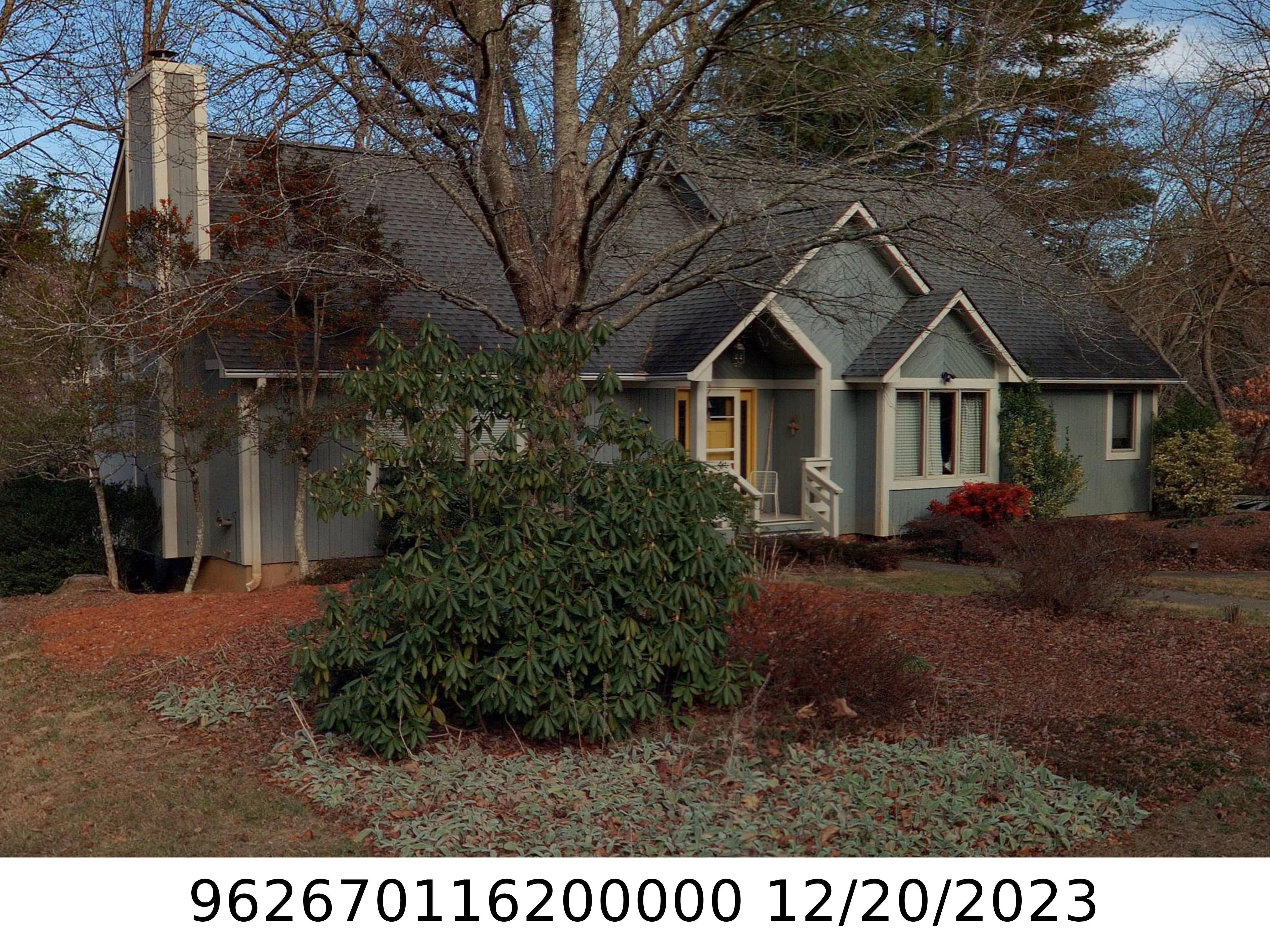 A picture of the property located at 14 S OAKS CIR, ASHEVILLE NC 28806.