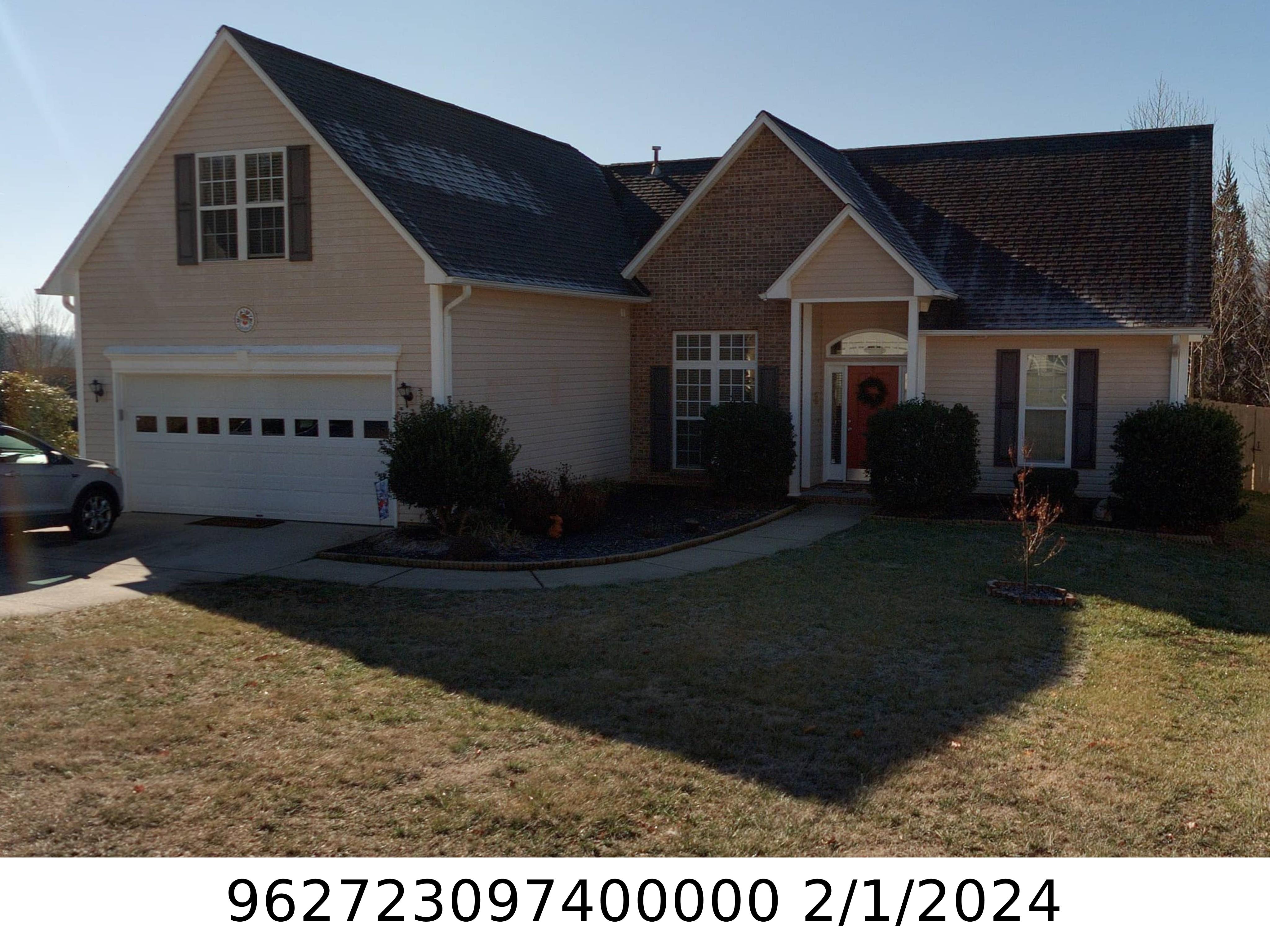A picture of the property located at 102 W FARM CREEK DR, ASHEVILLE NC 28806.