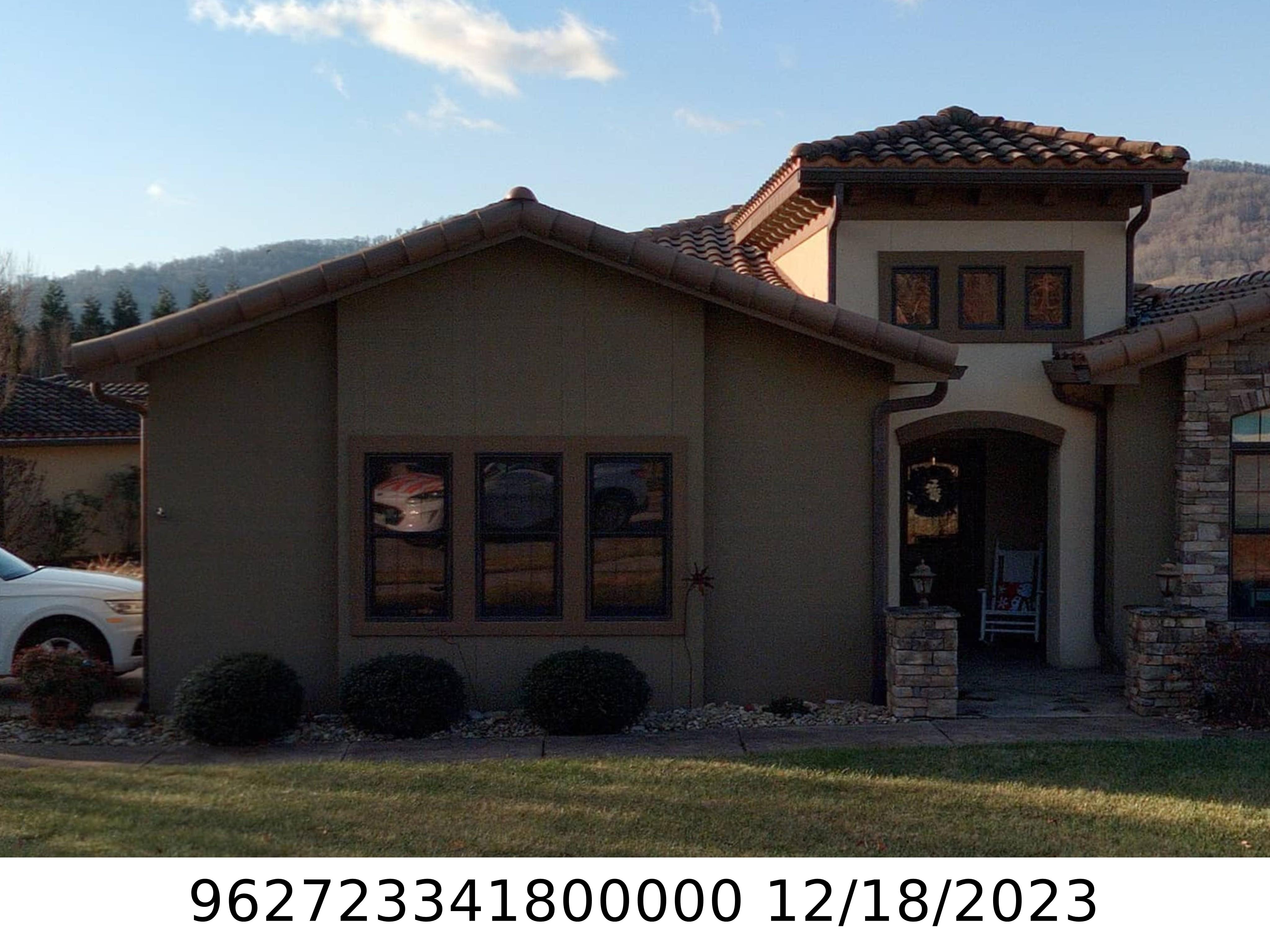 A picture of the property located at 4 PACIFICO DR, ASHEVILLE NC 28806.