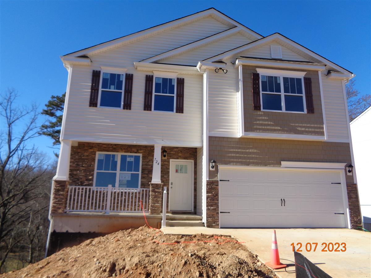 A picture of the property located at 724 FOUNTAIN PARK BLVD, ASHEVILLE NC 28806.
