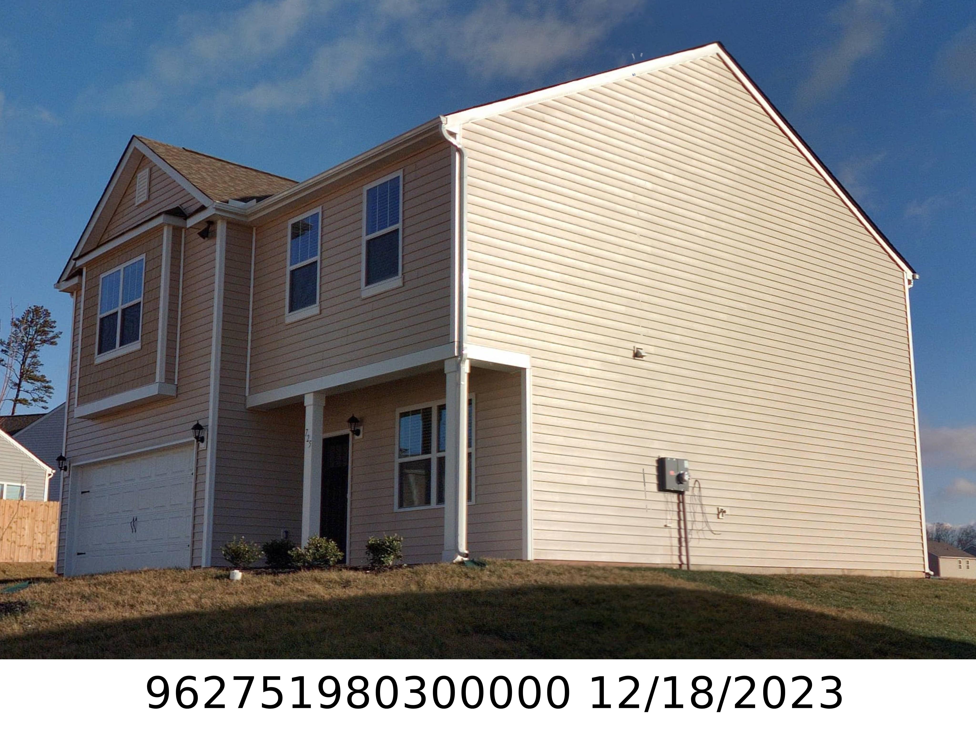 A picture of the property located at 725 FOUNTAIN PARK BLVD, ASHEVILLE NC 28806.